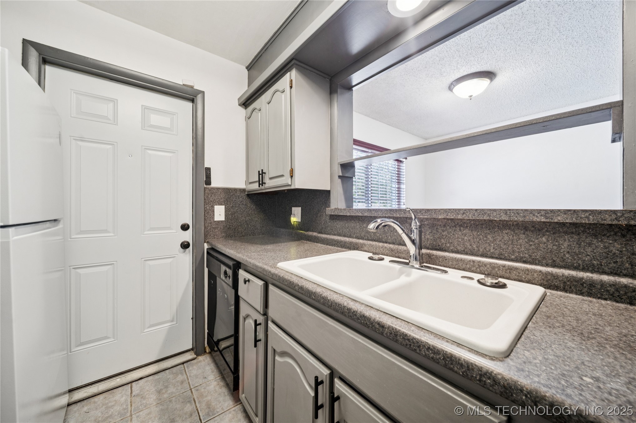 4804 S Victor Avenue 4804a Property Photo 9