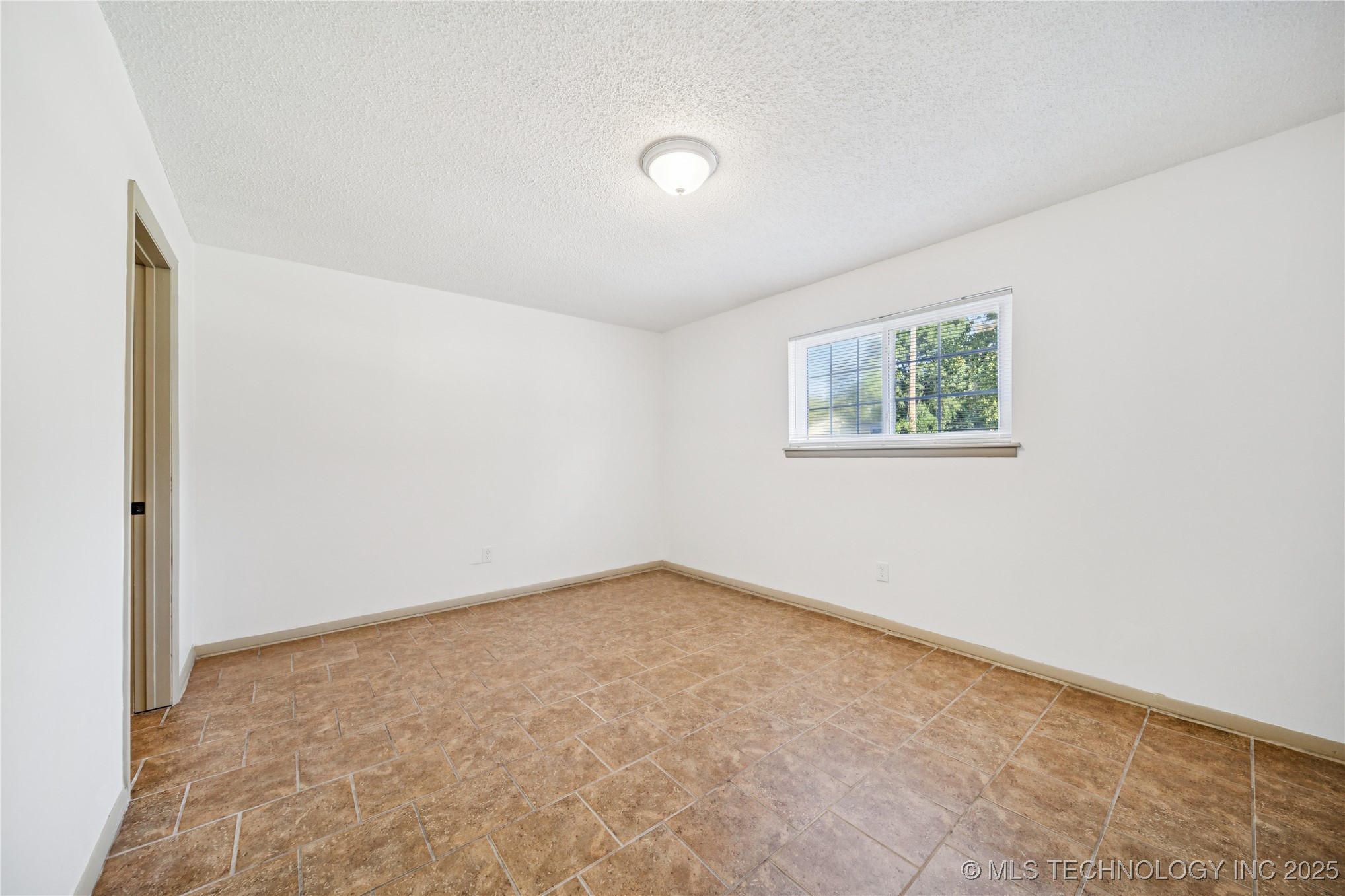 4804 S Victor Avenue 4804a Property Photo 11