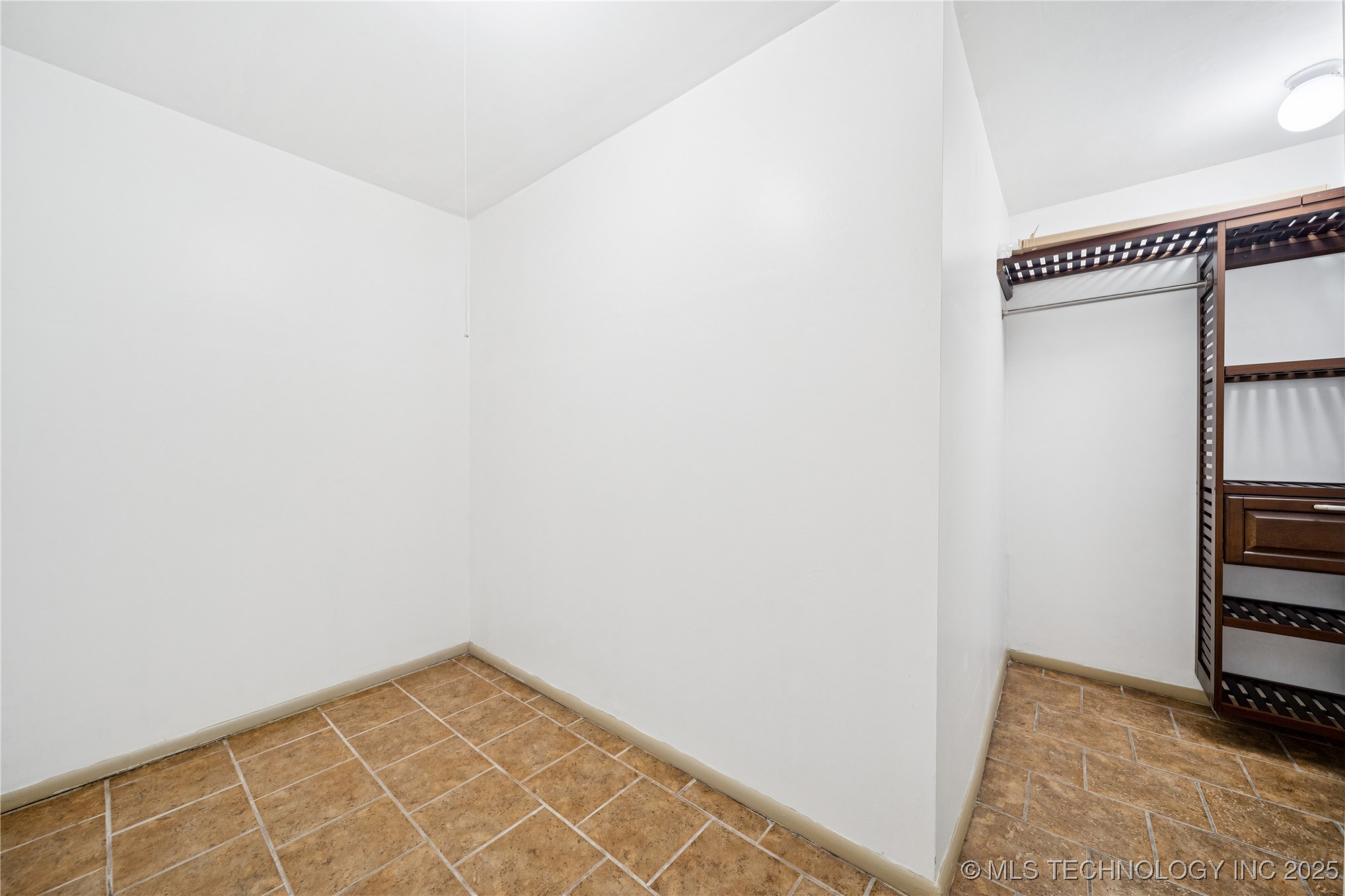 4804 S Victor Avenue 4804a Property Photo 14