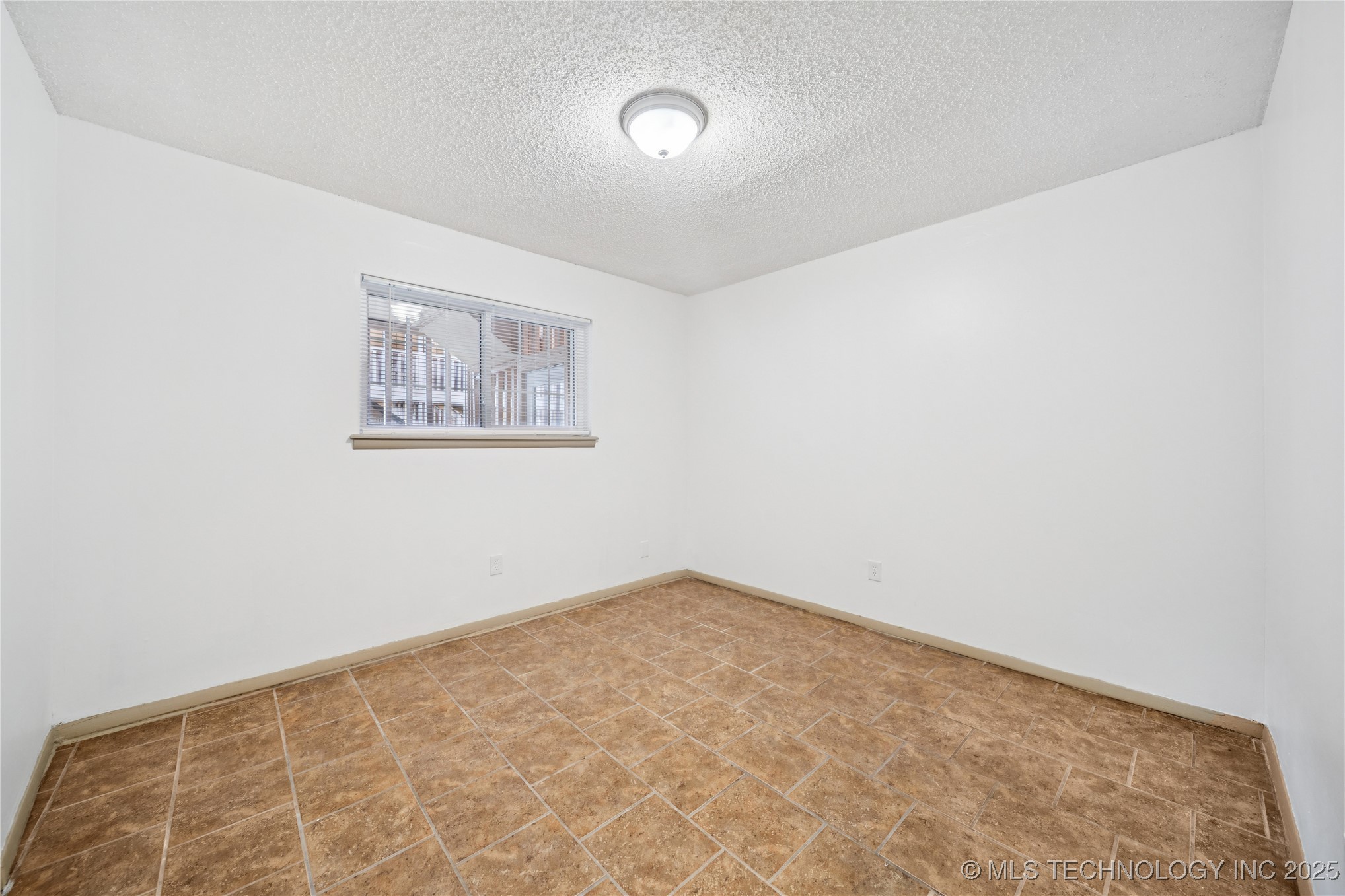 4804 S Victor Avenue 4804a Property Photo 16