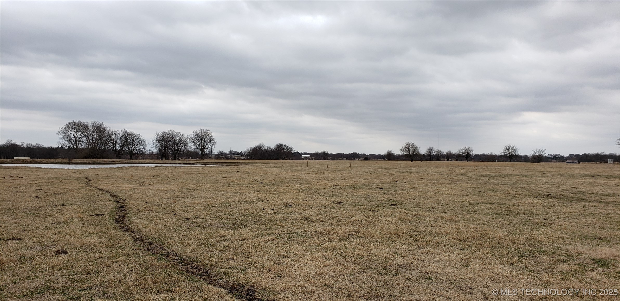 33128 E 61st Street S Property Photo 4