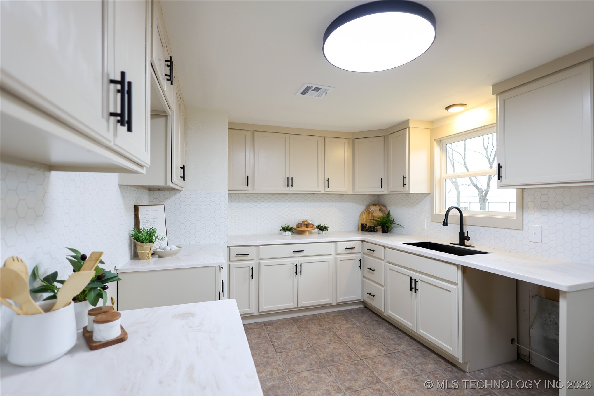 109 Evergreen Property Photo 6