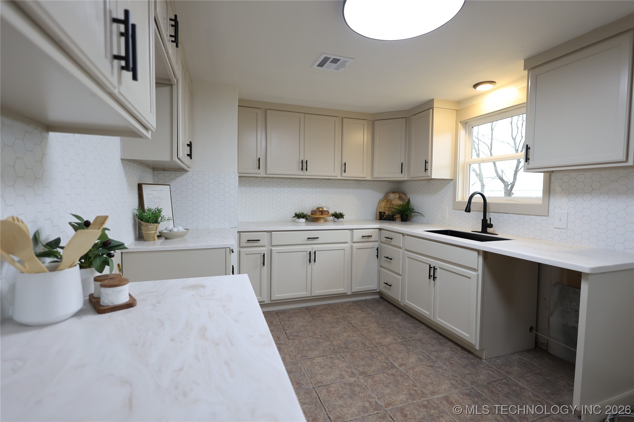 109 Evergreen Property Photo 7