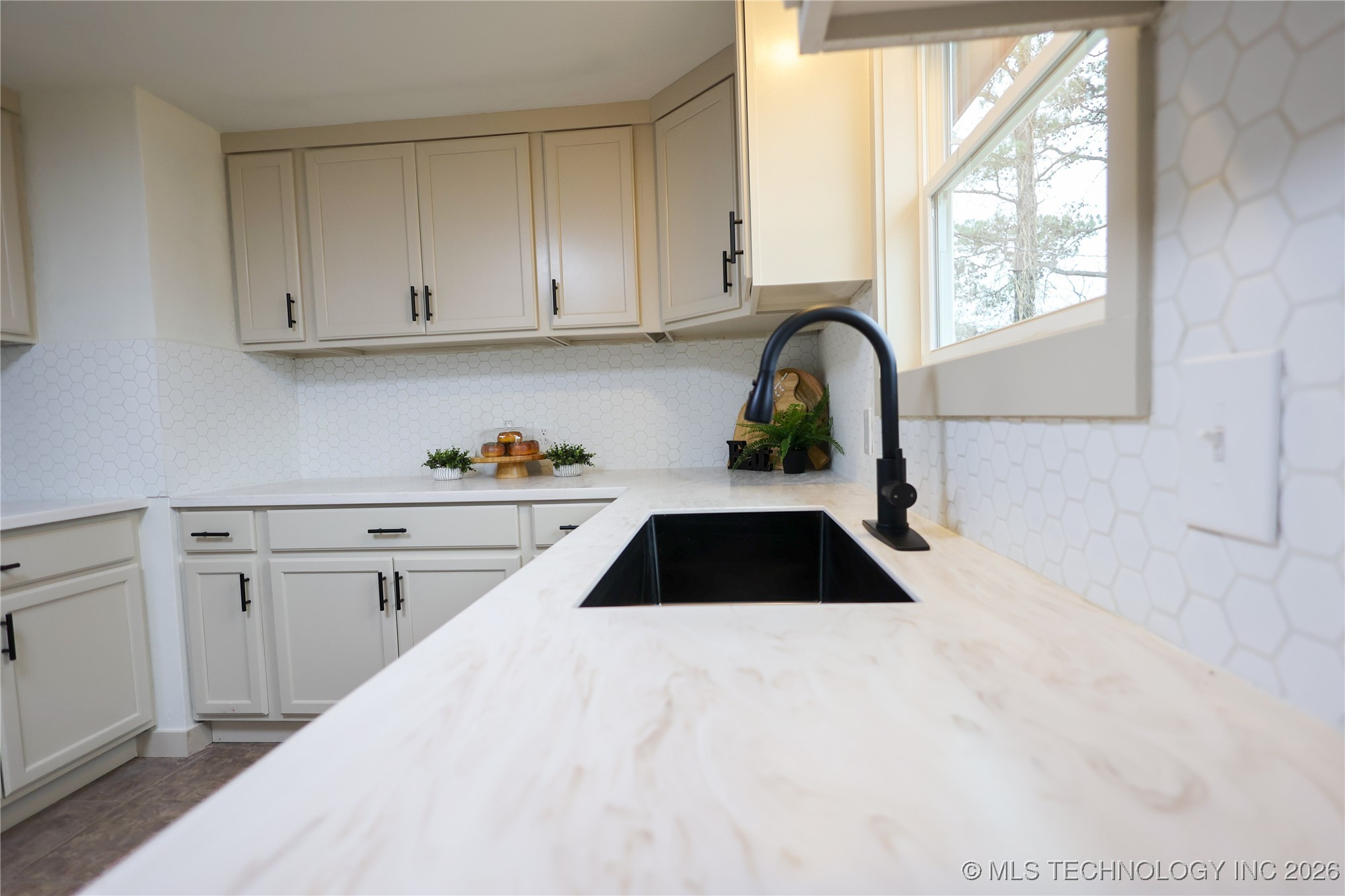 109 Evergreen Property Photo 8