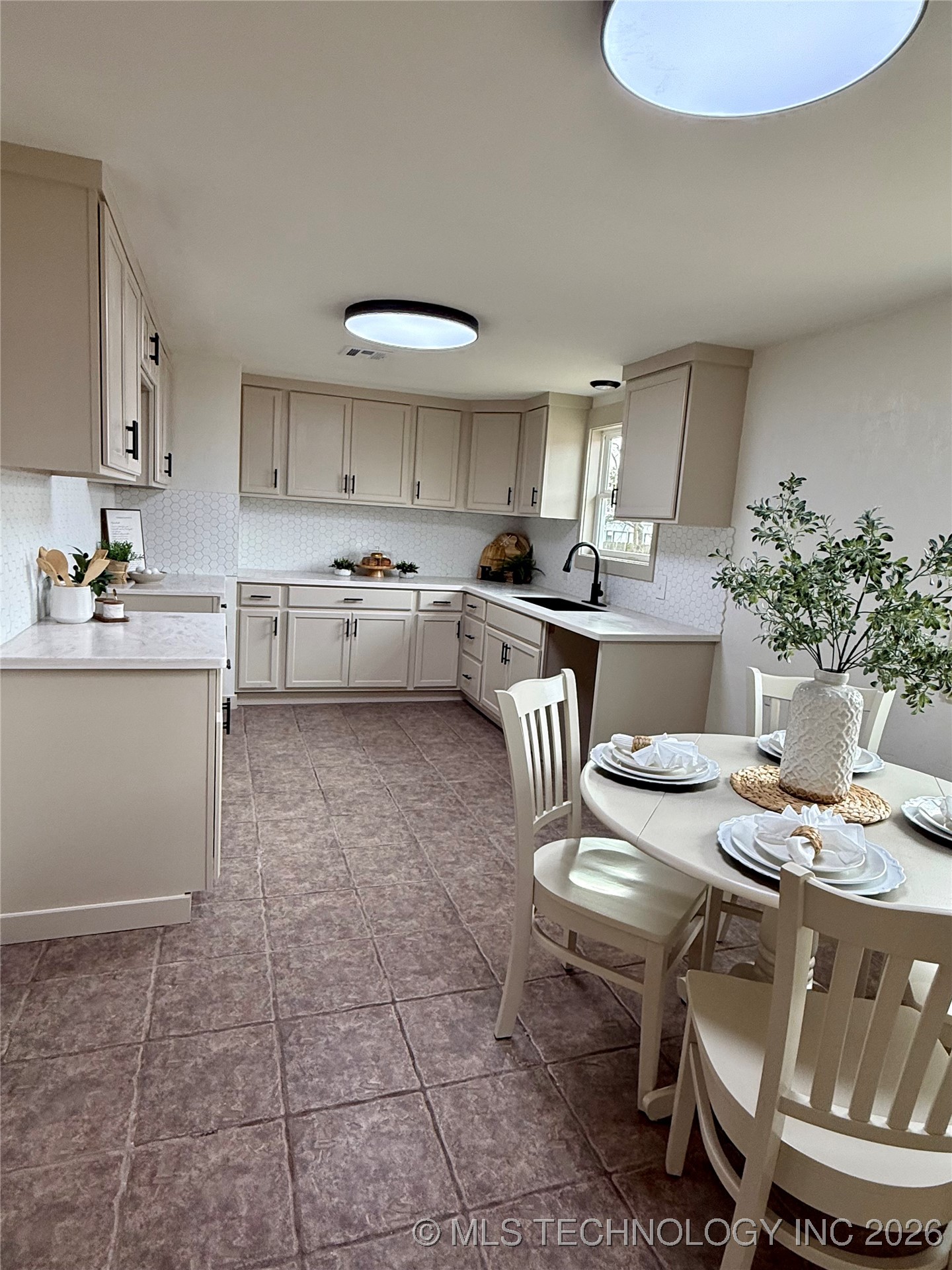 109 Evergreen Property Photo 9