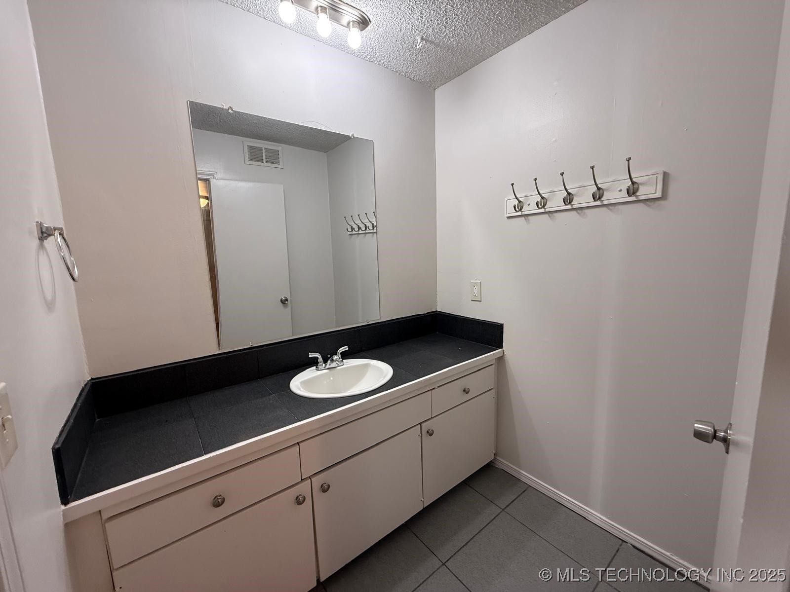 1441 E 62nd Street N Property Photo 9