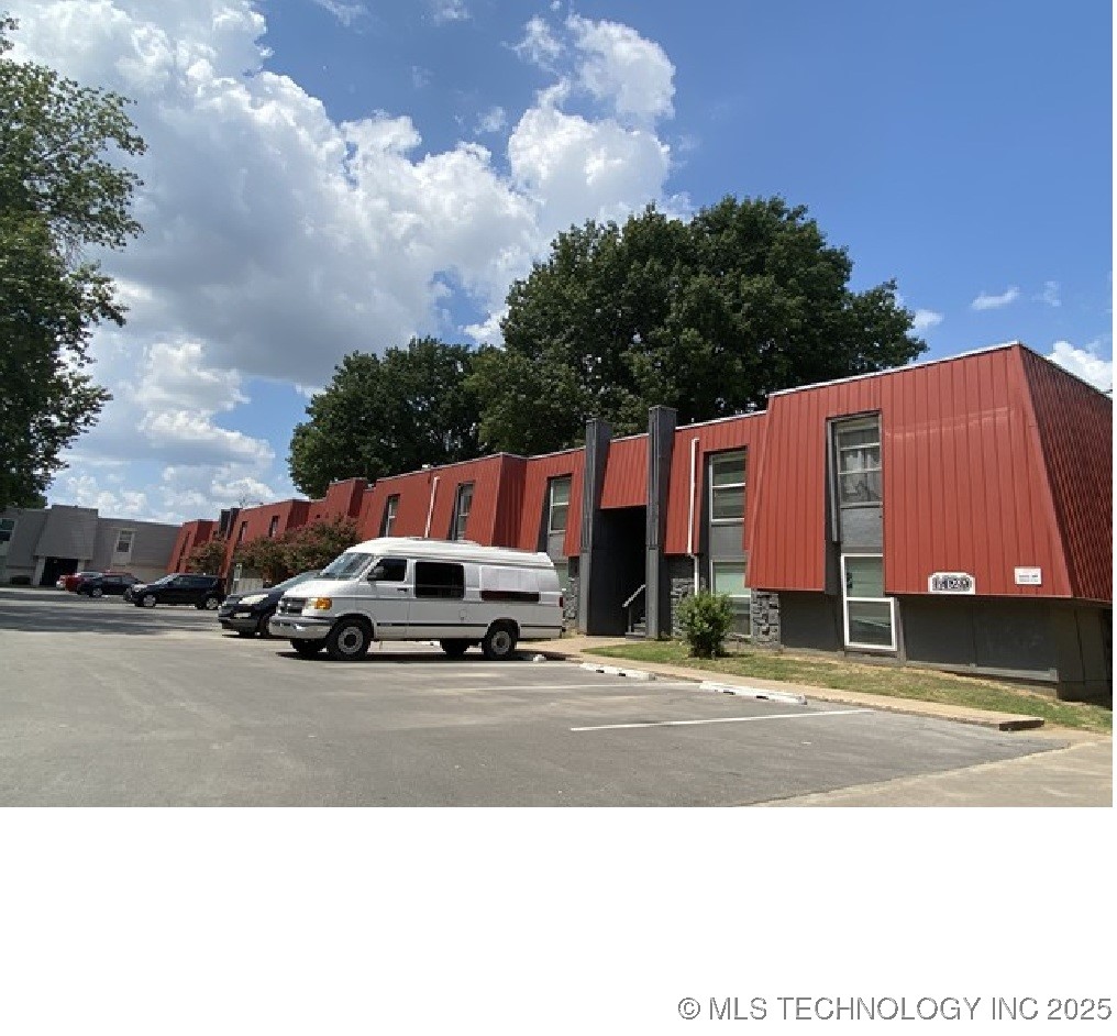 1429 E 62nd Street G Property Photo 1