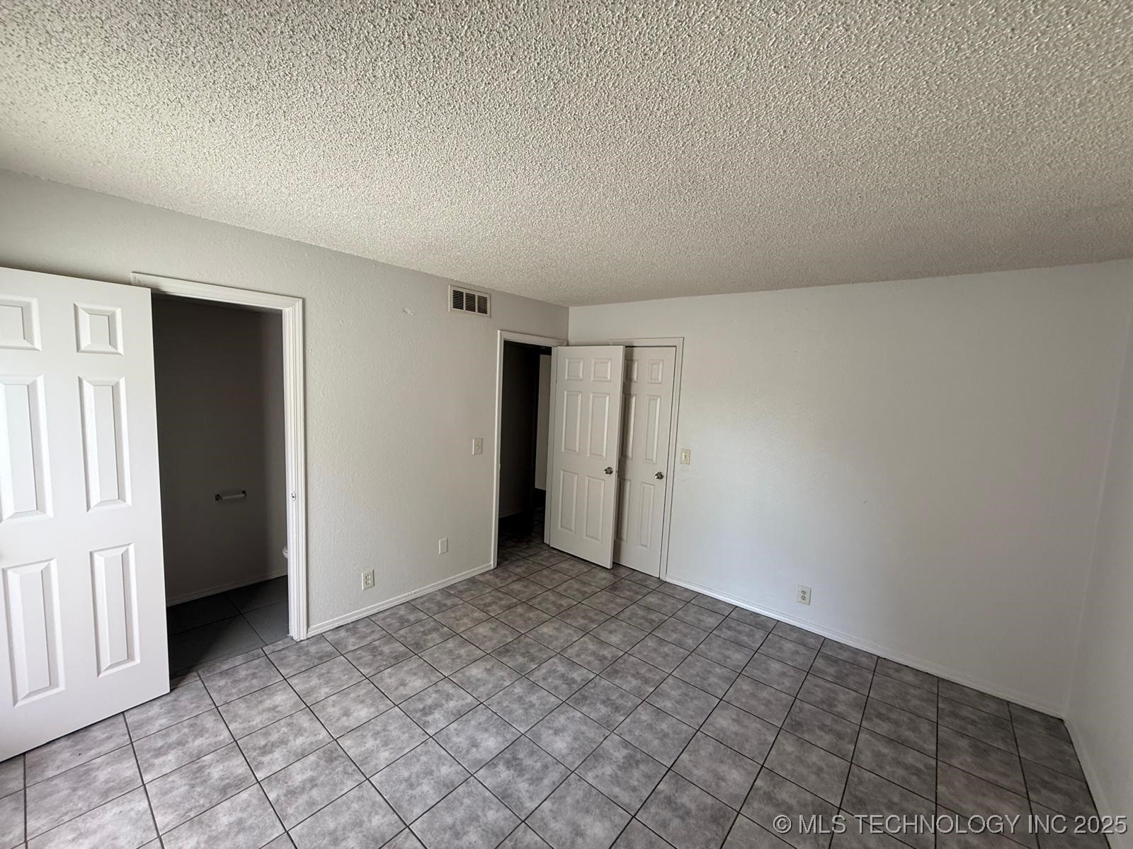 1429 E 62nd Street G Property Photo 17