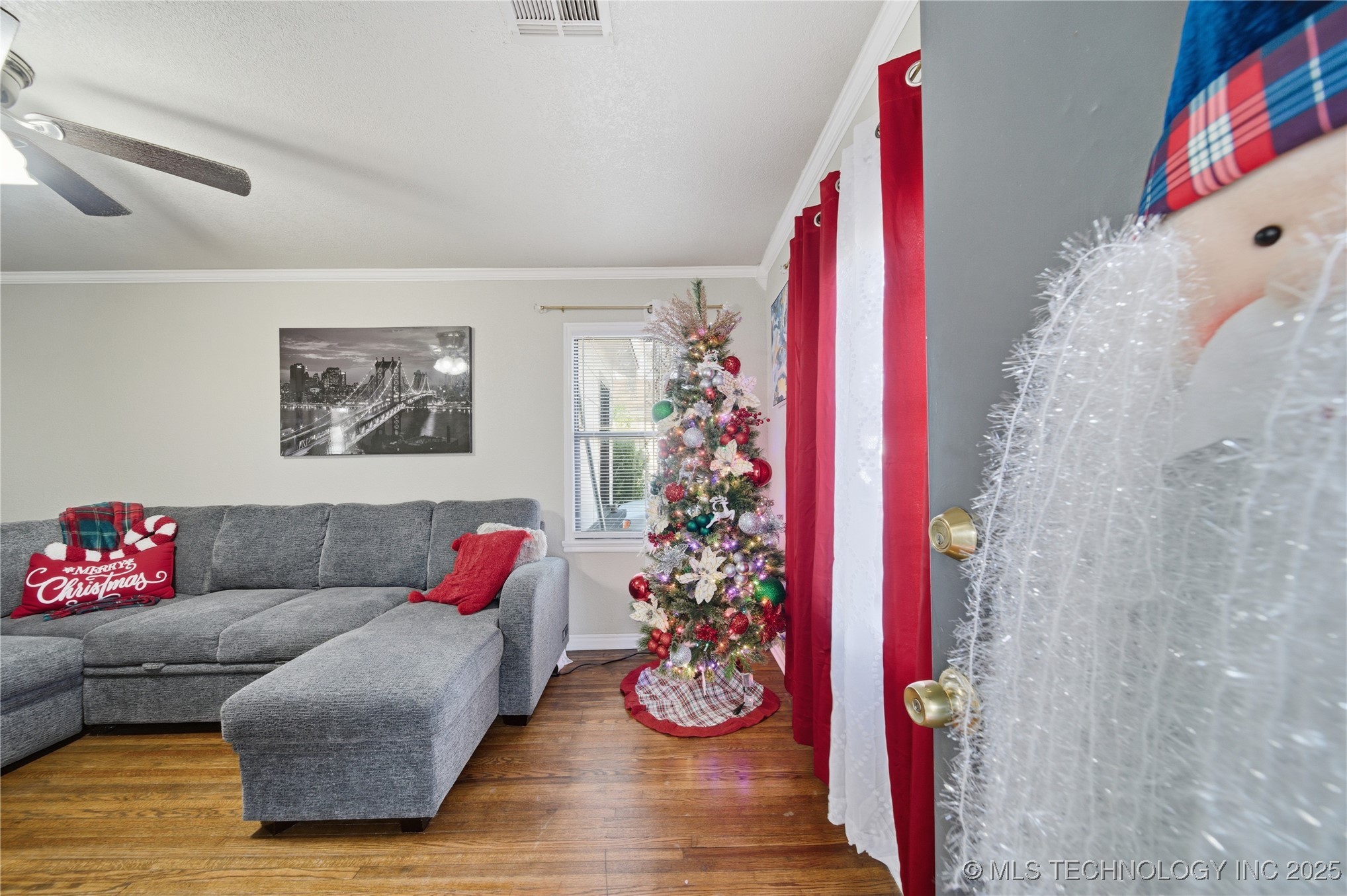 3212 E Haskell Street Property Photo 4