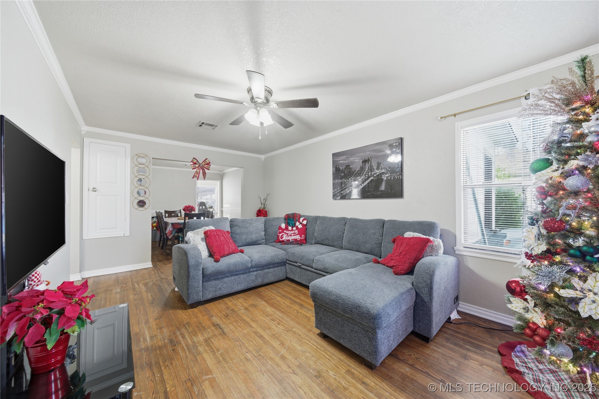 3212 E Haskell Street Property Photo 5