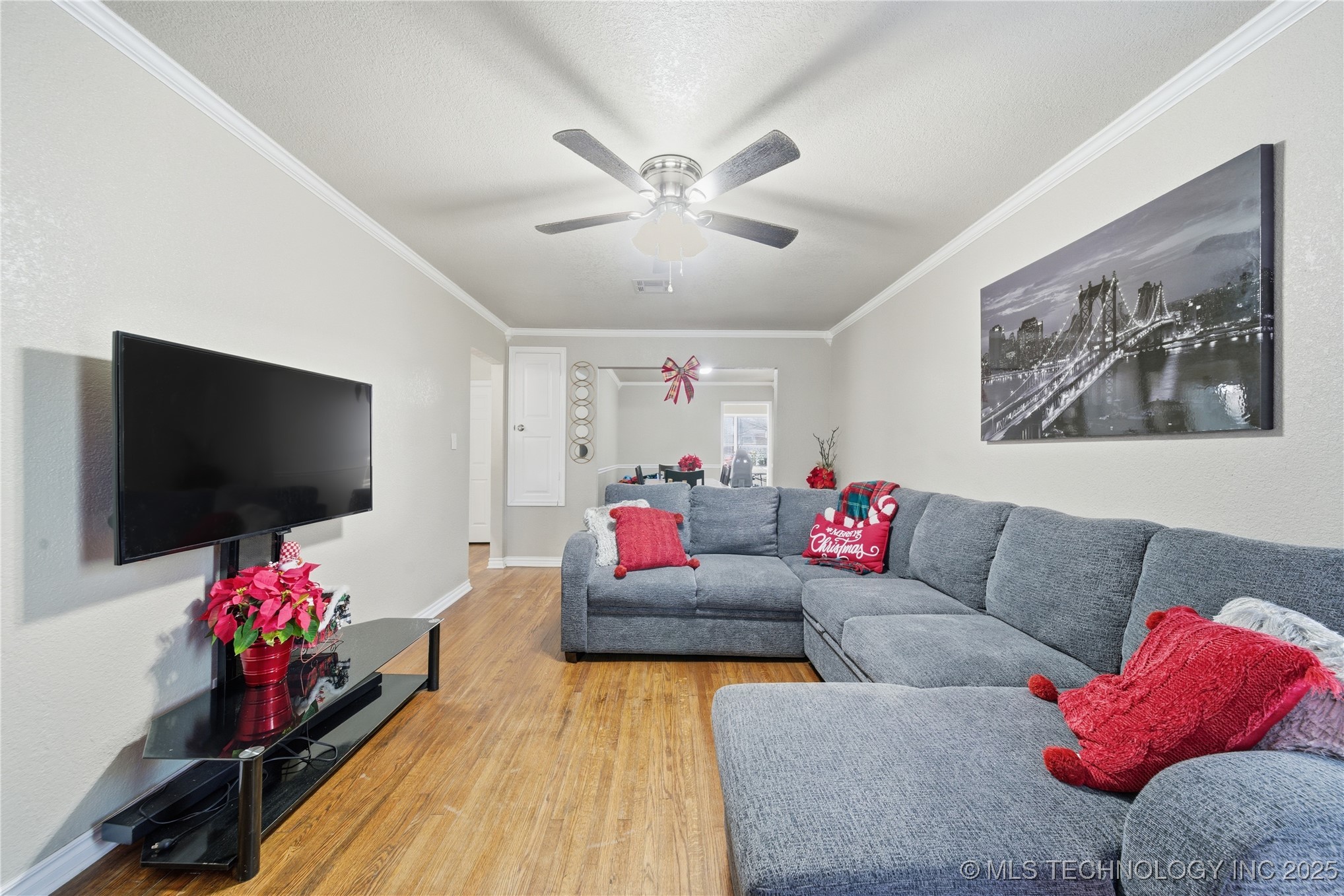 3212 E Haskell Street Property Photo 6