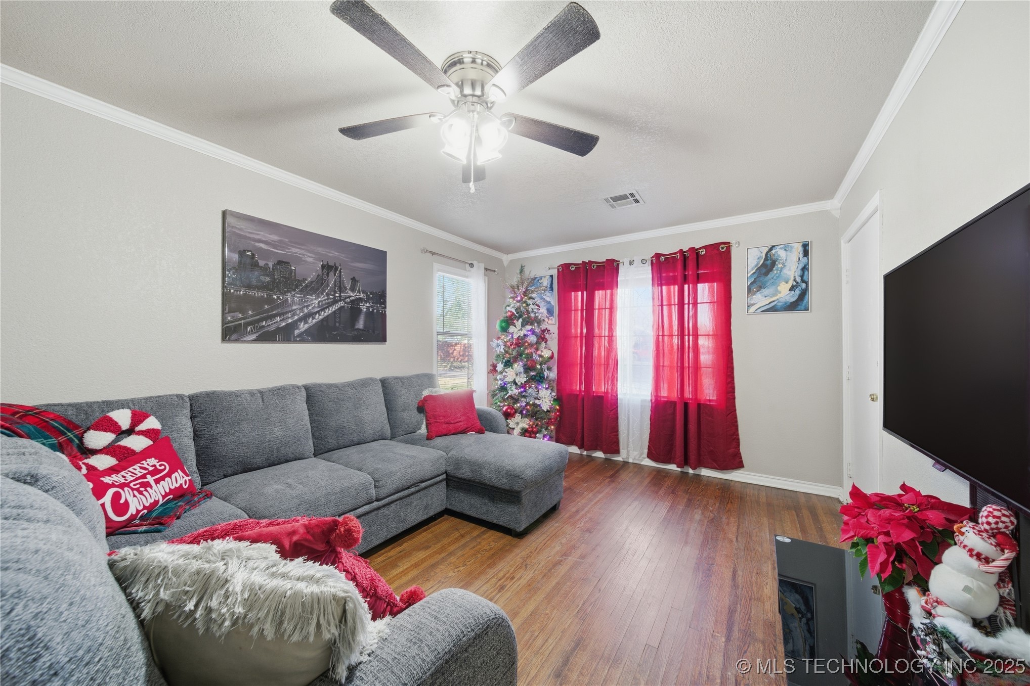 3212 E Haskell Street Property Photo 7