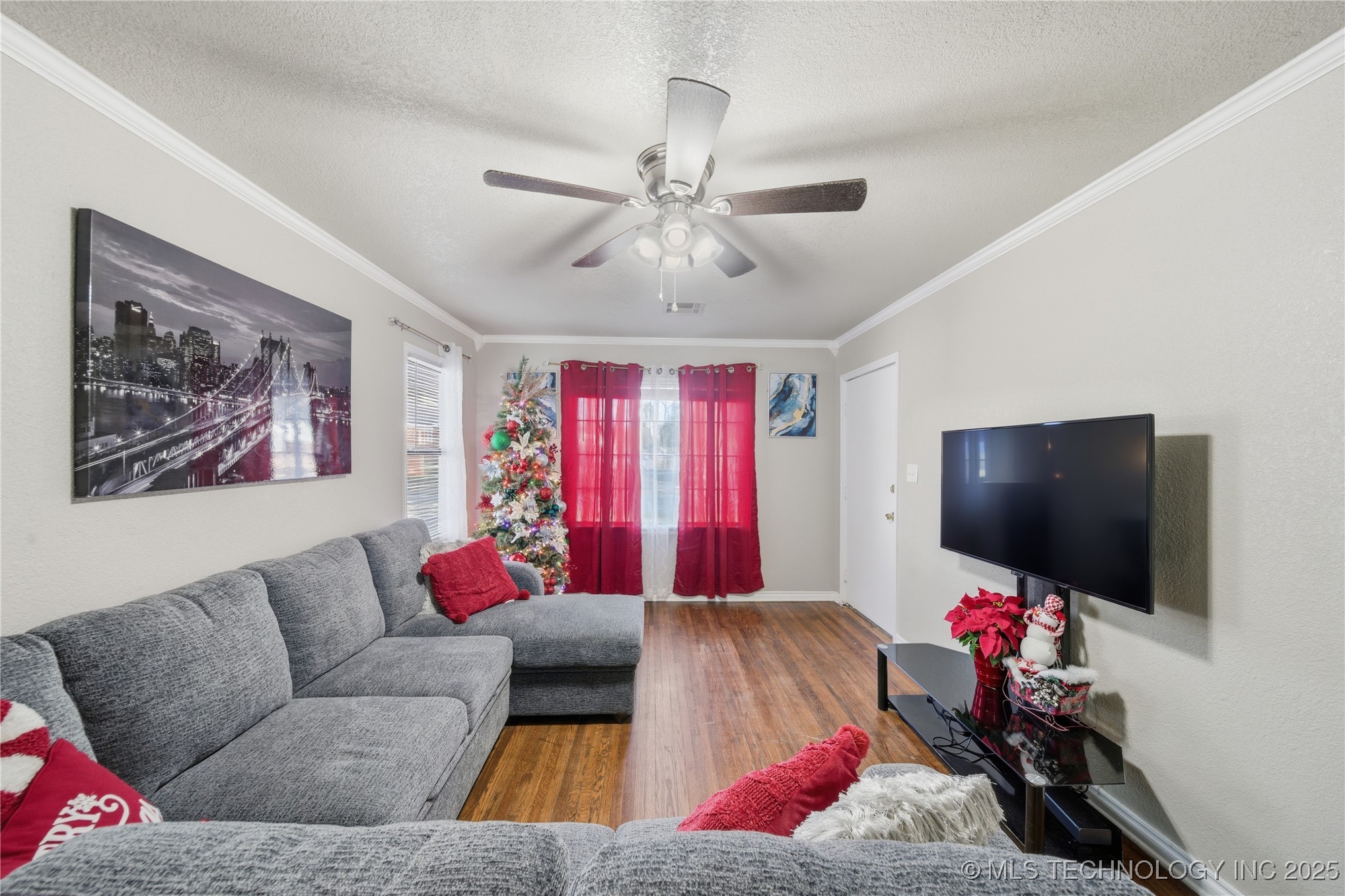 3212 E Haskell Street Property Photo 8