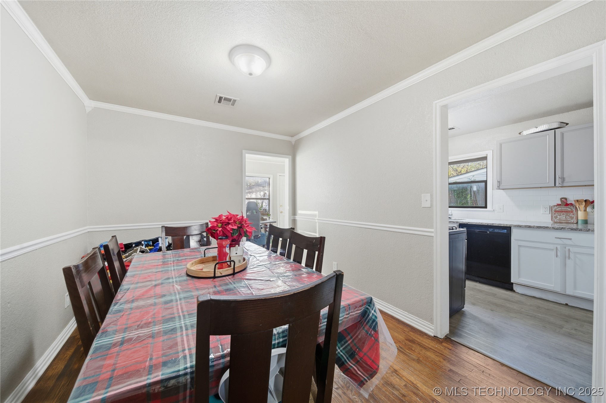 3212 E Haskell Street Property Photo 9