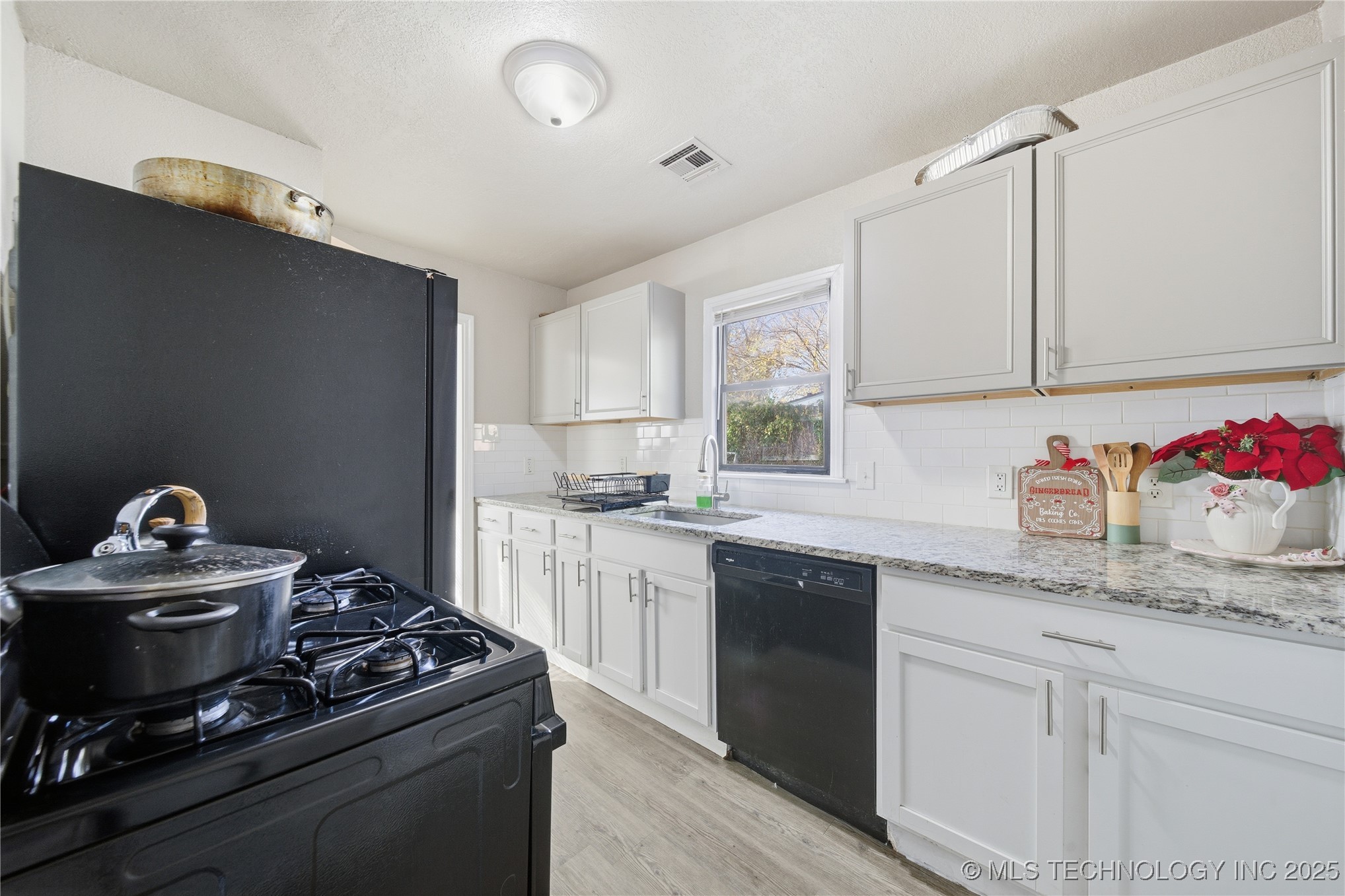 3212 E Haskell Street Property Photo 12