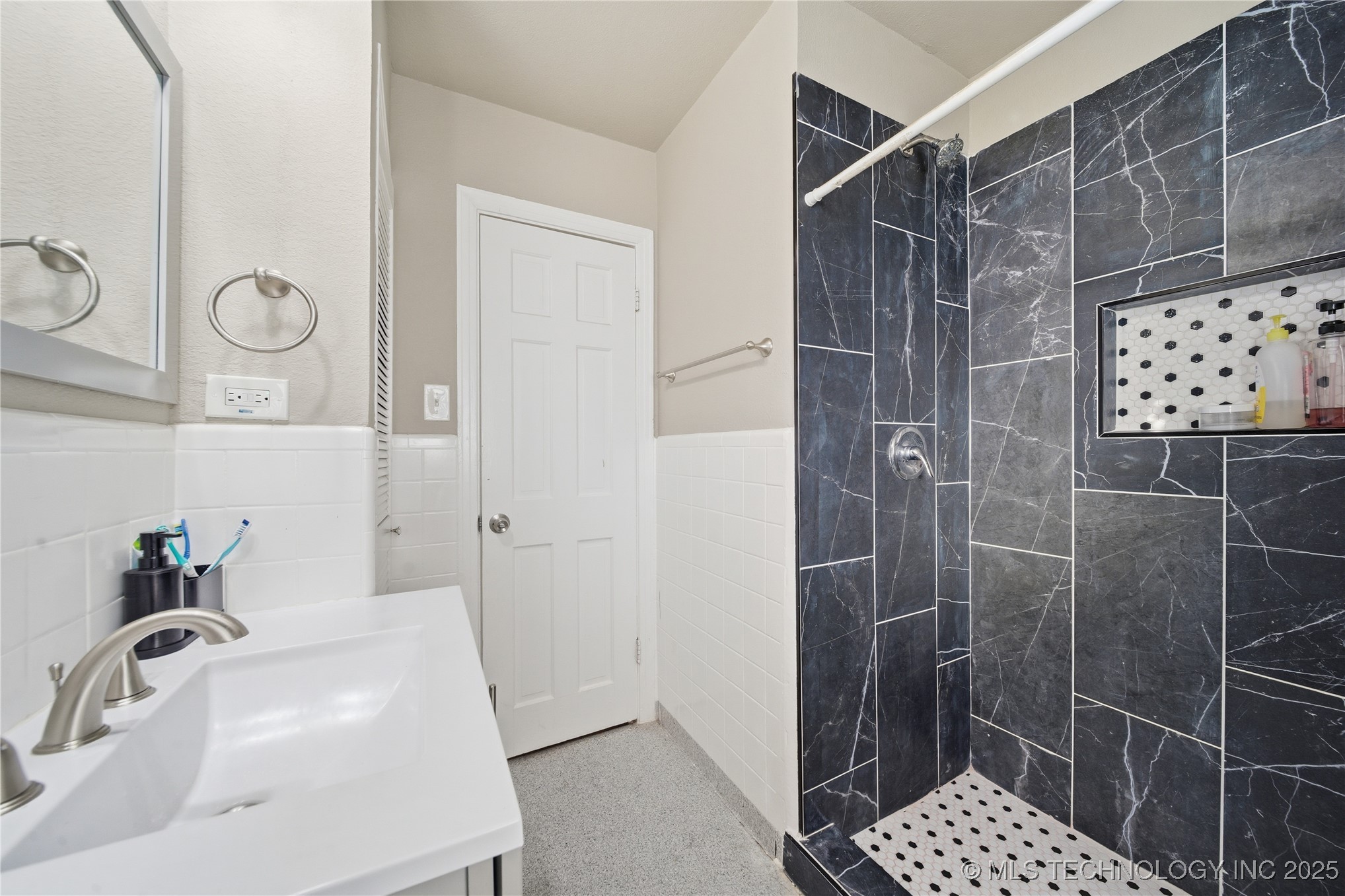 3212 E Haskell Street Property Photo 18