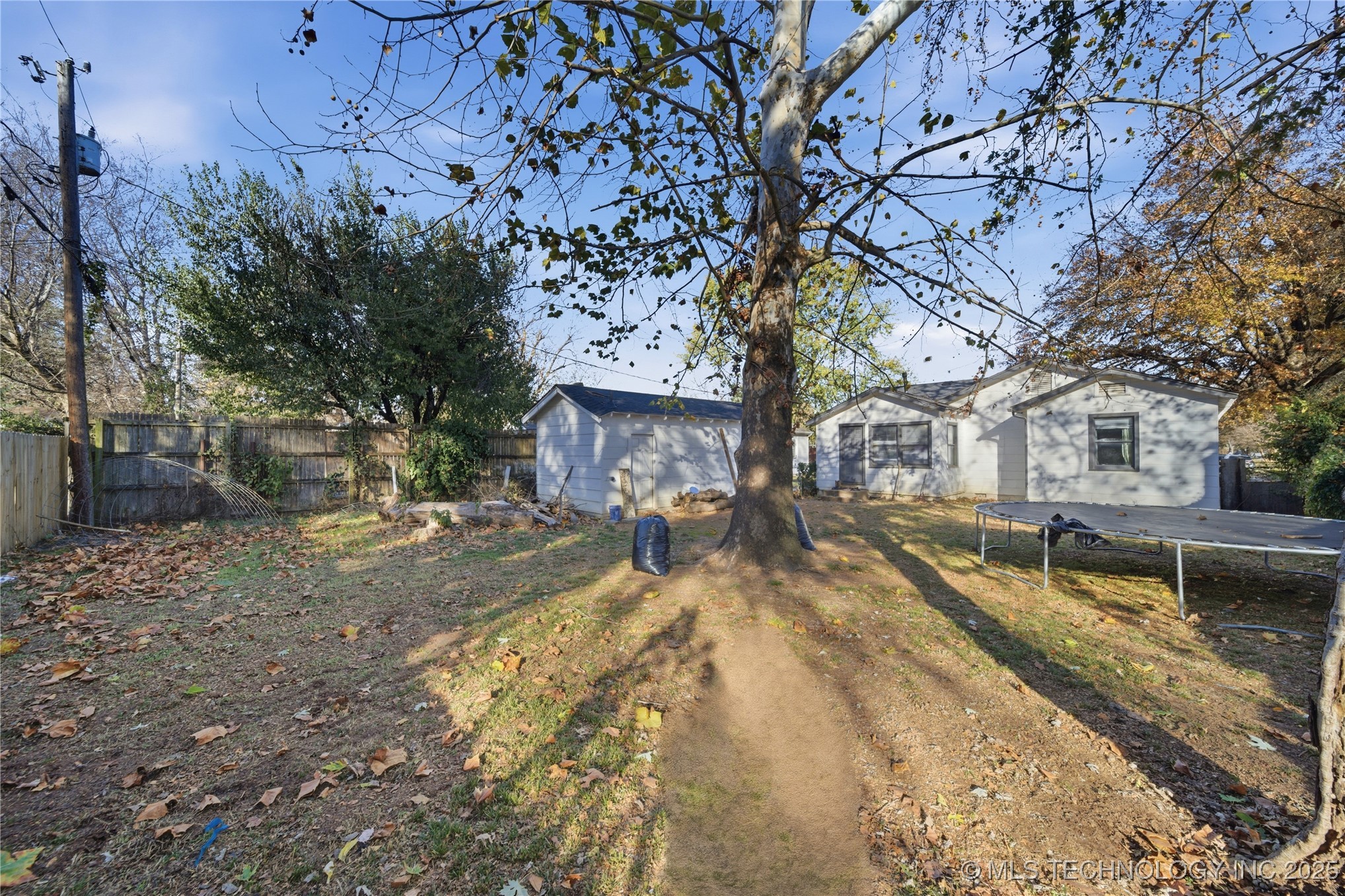 3212 E Haskell Street Property Photo 24