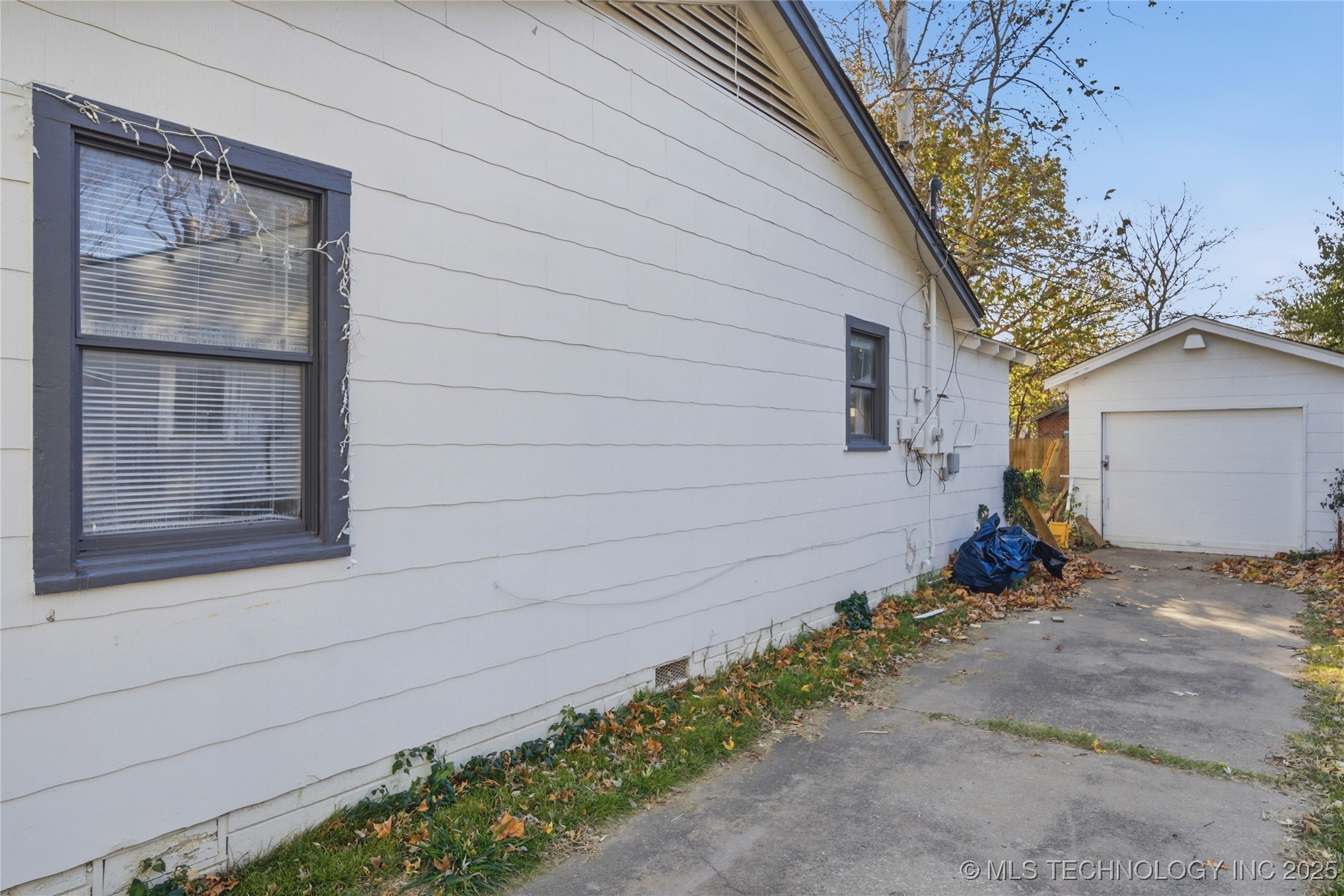 3212 E Haskell Street Property Photo 26