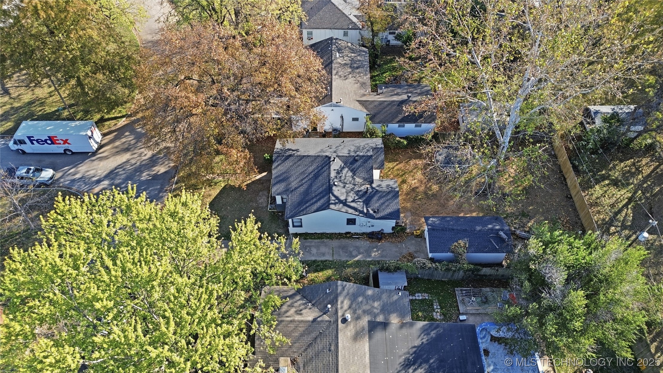 3212 E Haskell Street Property Photo 28