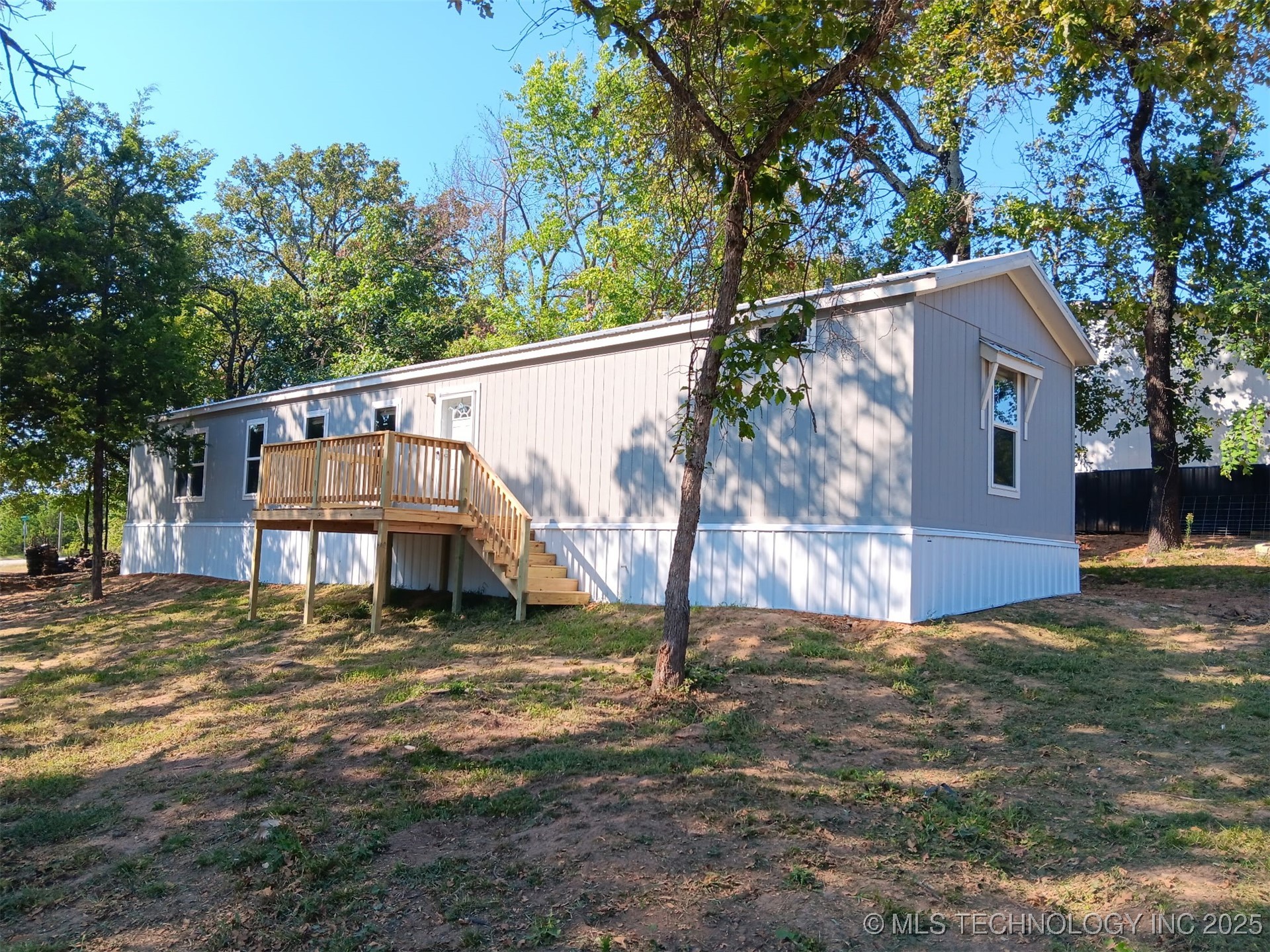 2108 Oriole Property Photo 1