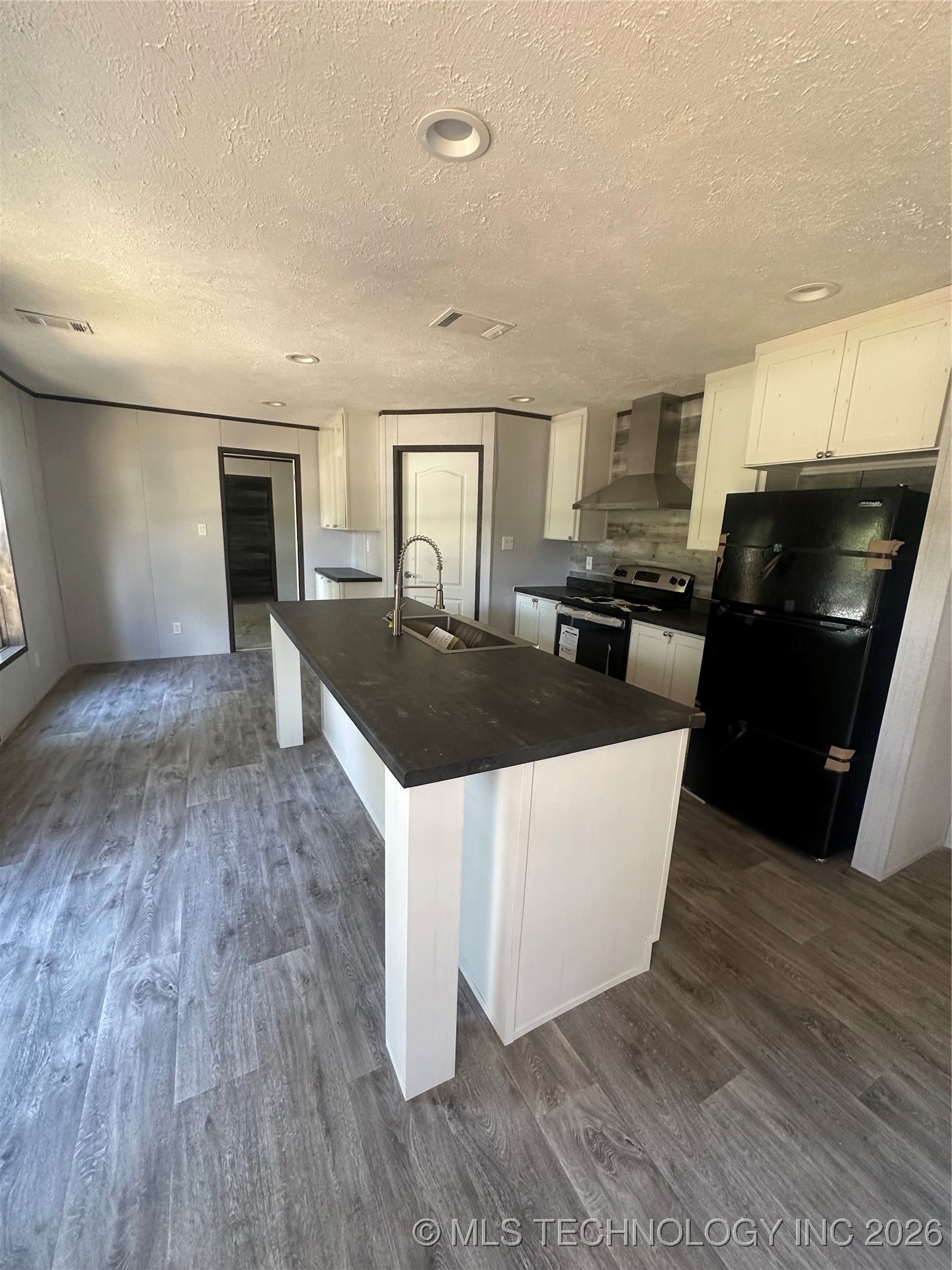 2108 Oriole Property Photo 3