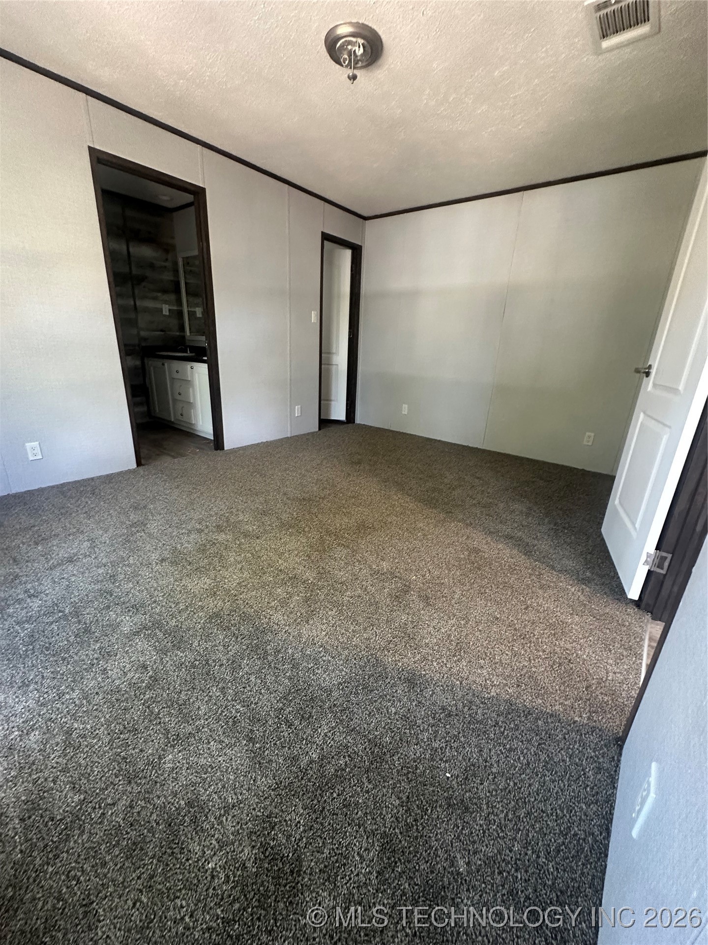 2108 Oriole Property Photo 6