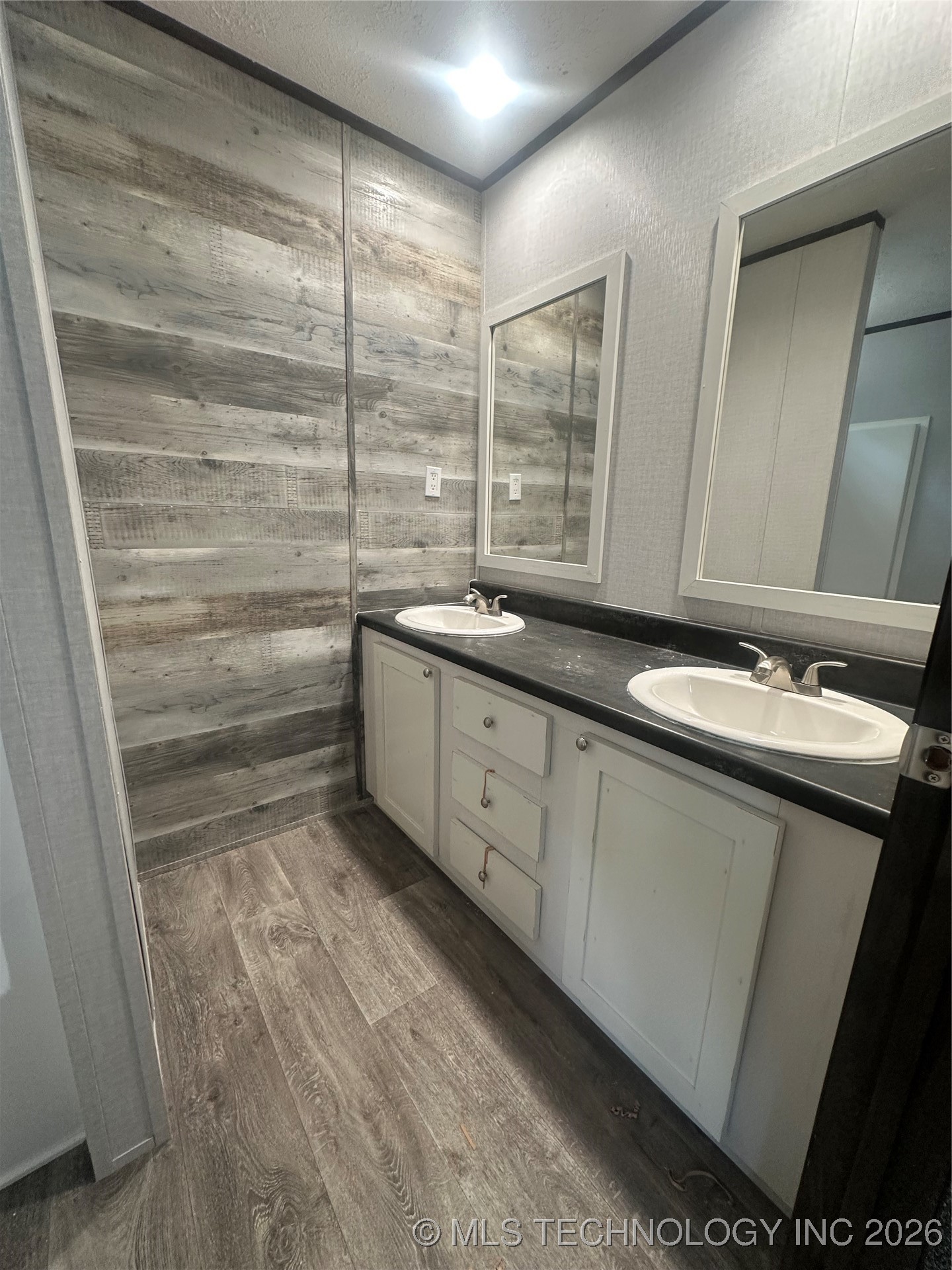 2108 Oriole Property Photo 7