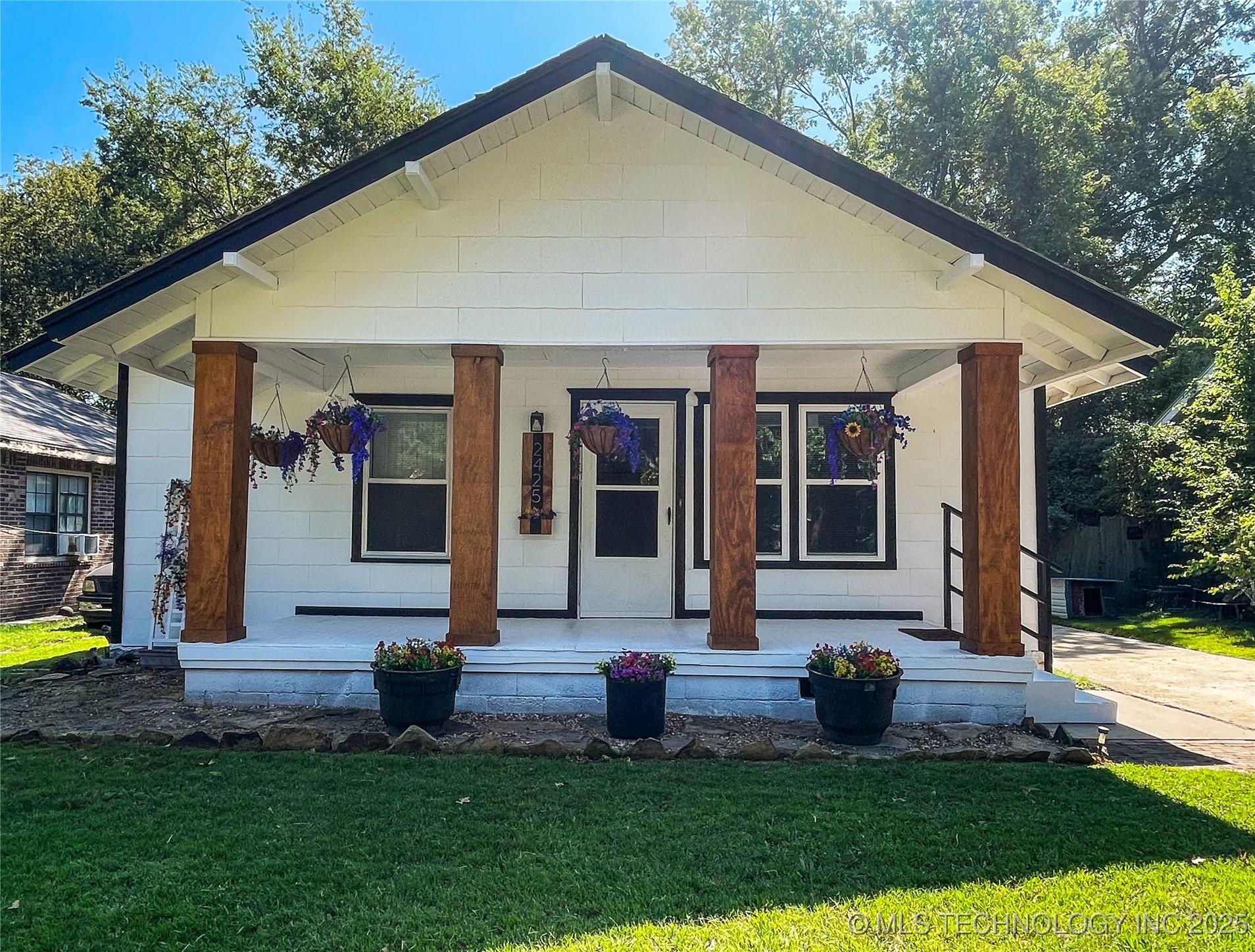 2425 Columbus Street Property Photo 1