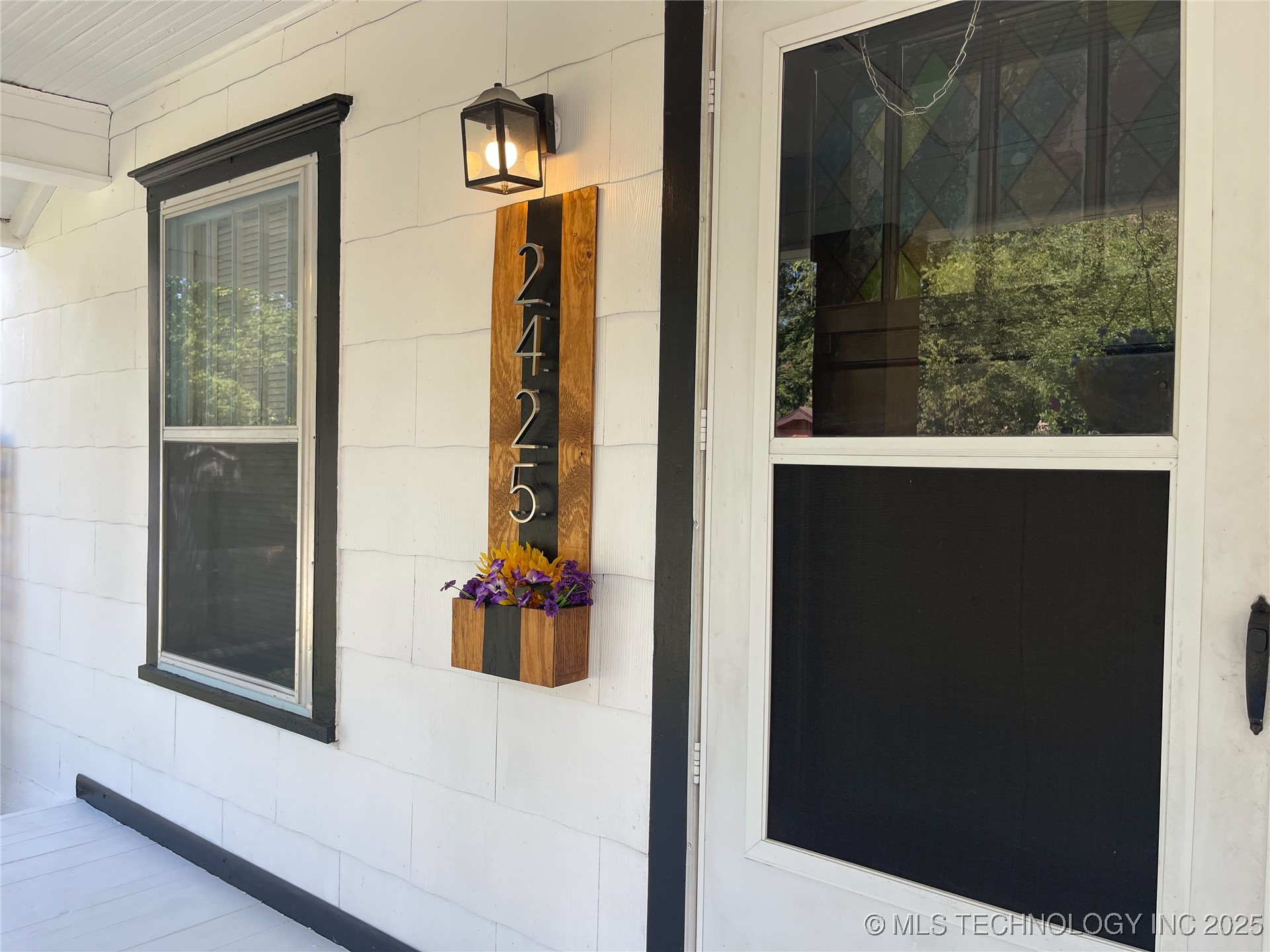 2425 Columbus Street Property Photo 3