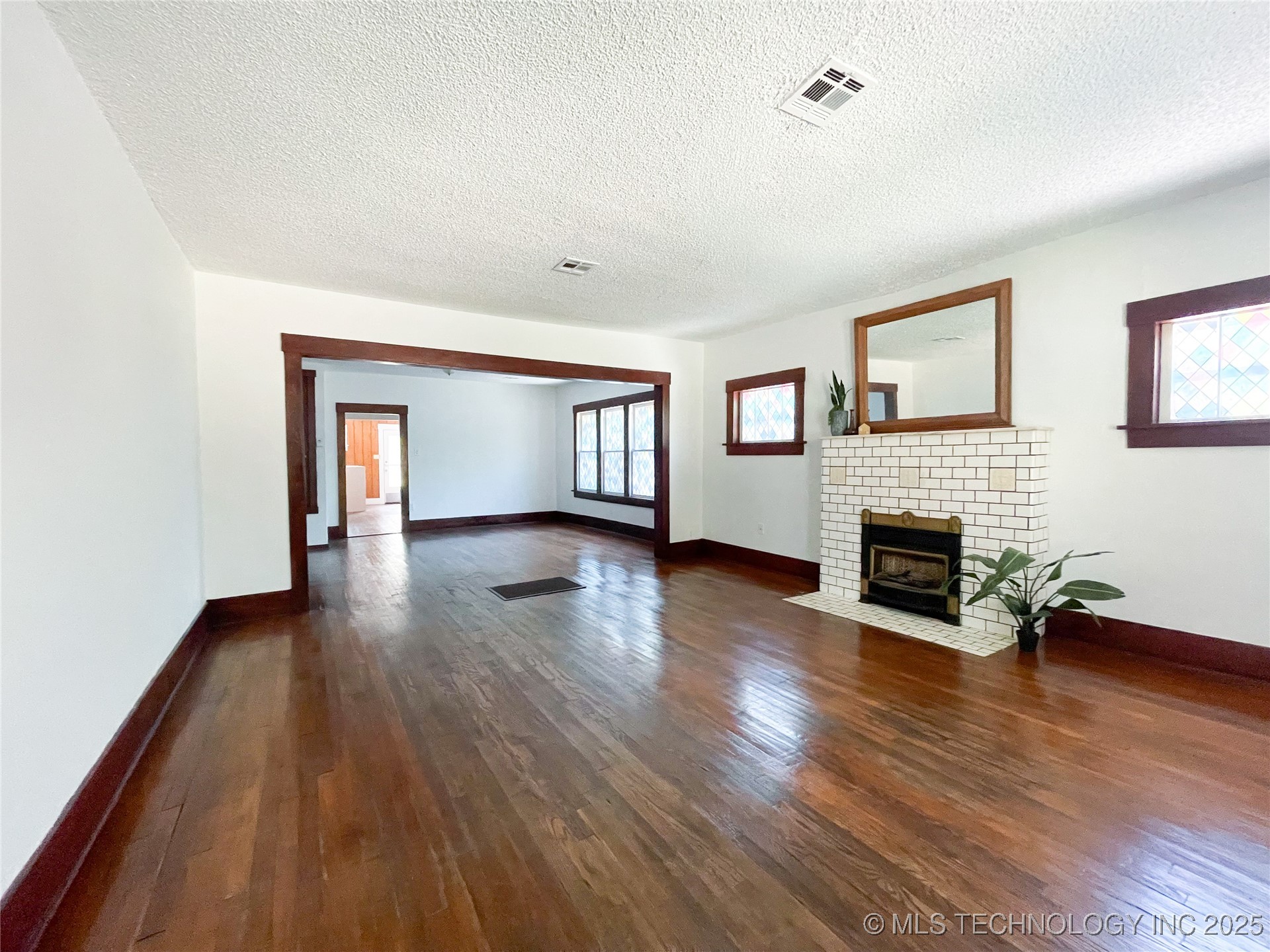 2425 Columbus Street Property Photo 4