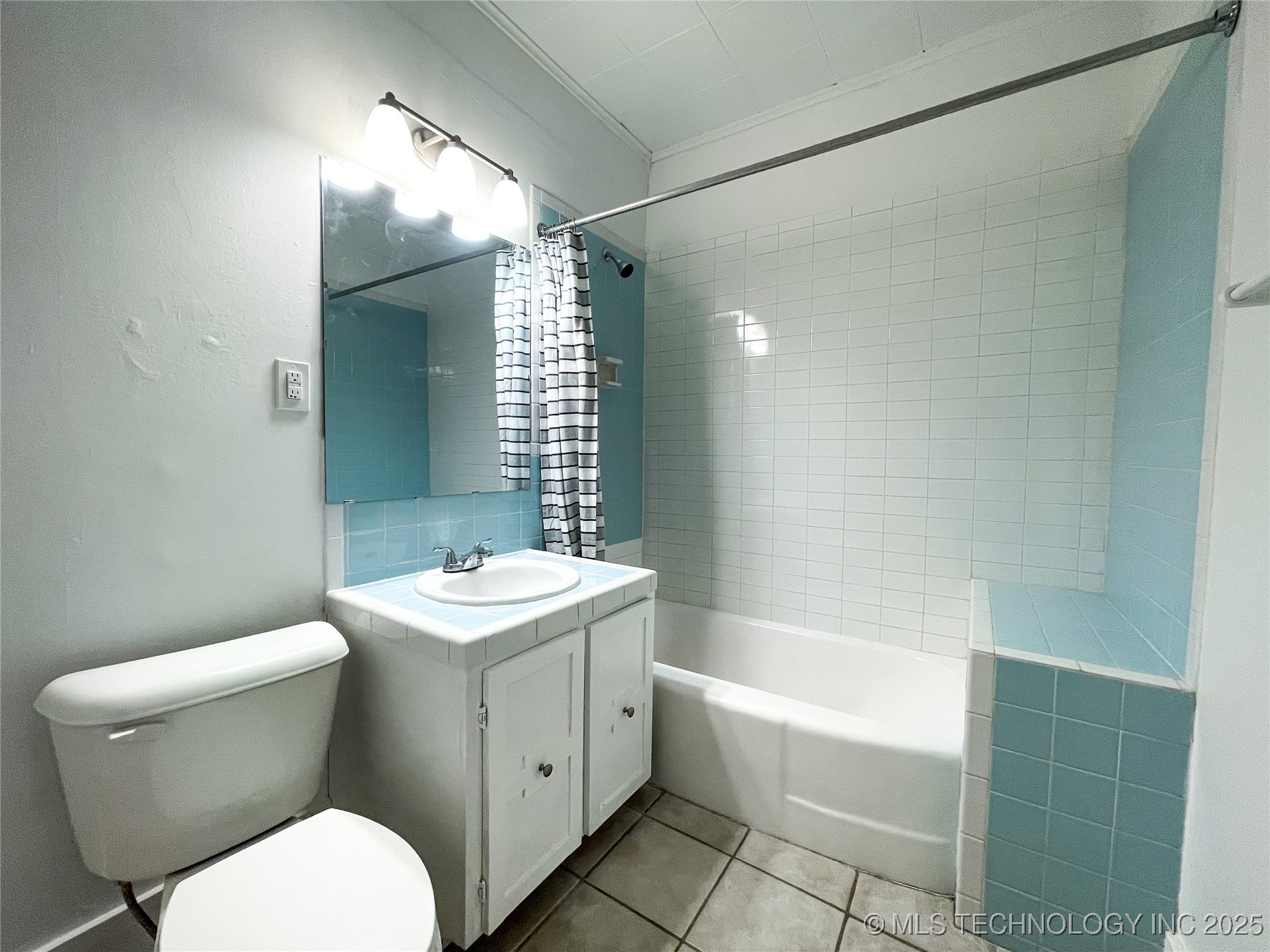 2425 Columbus Street Property Photo 8