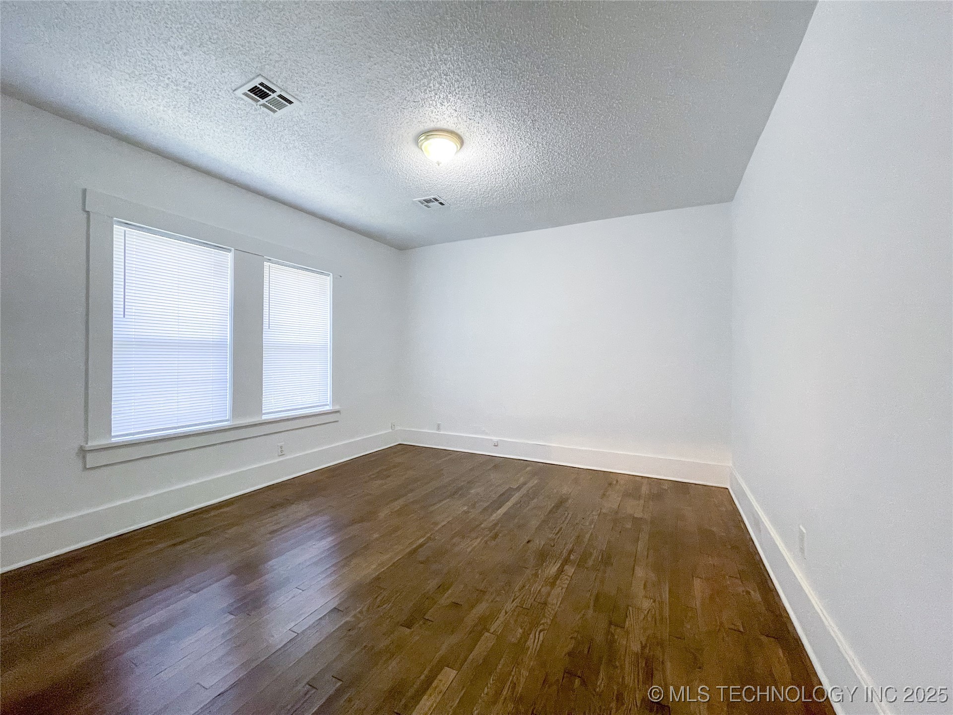 2425 Columbus Street Property Photo 9