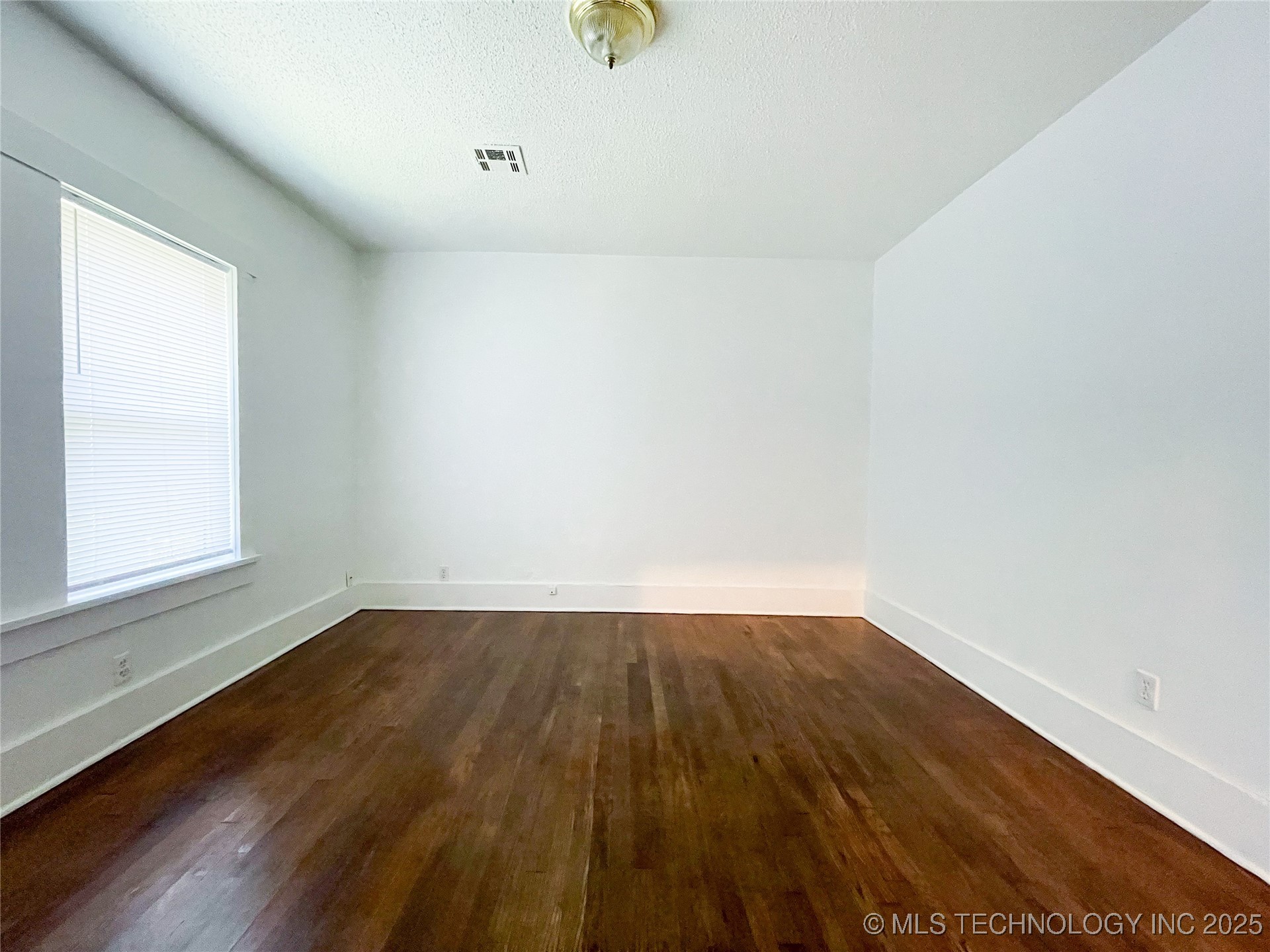 2425 Columbus Street Property Photo 10