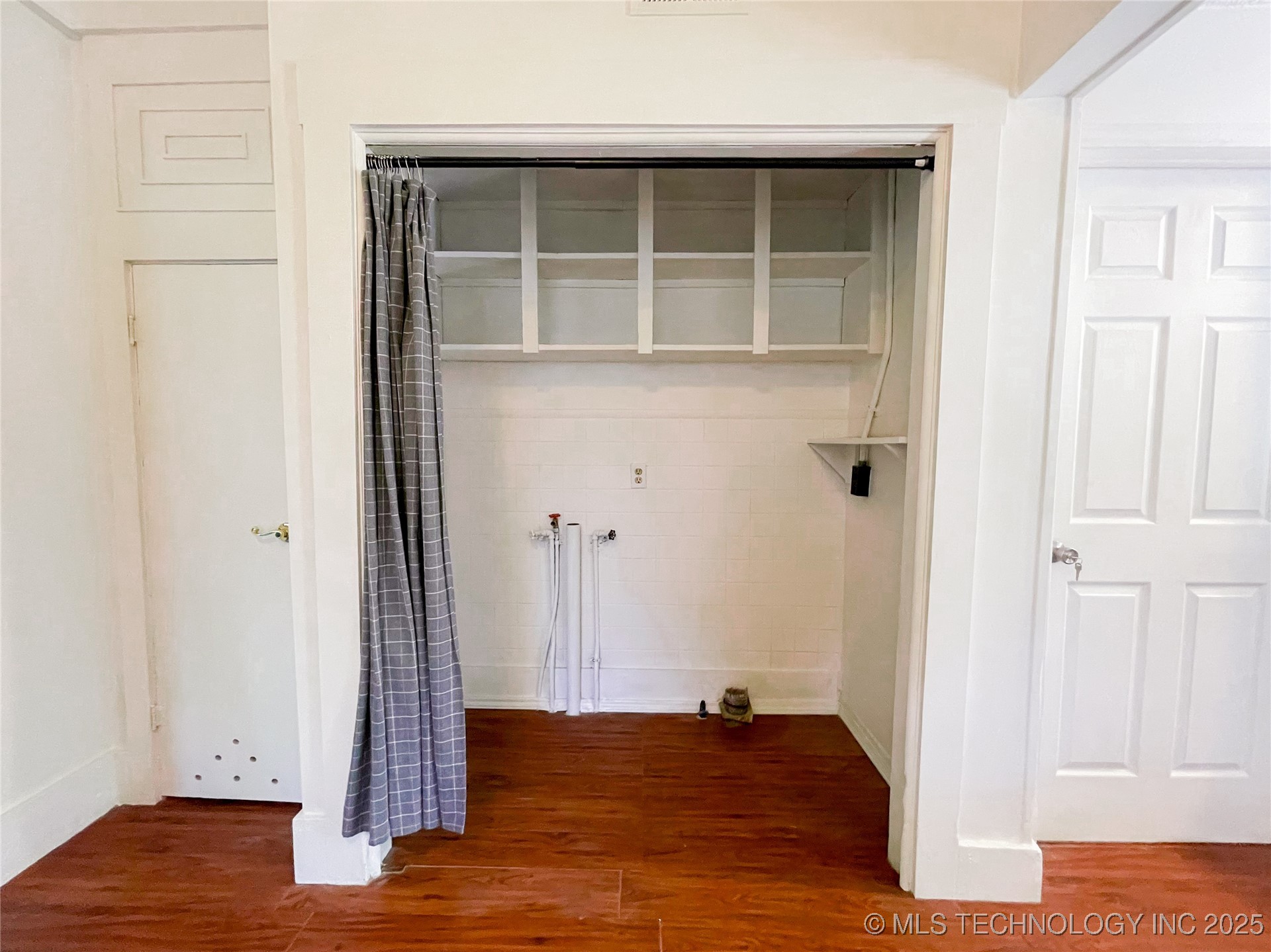 2425 Columbus Street Property Photo 14