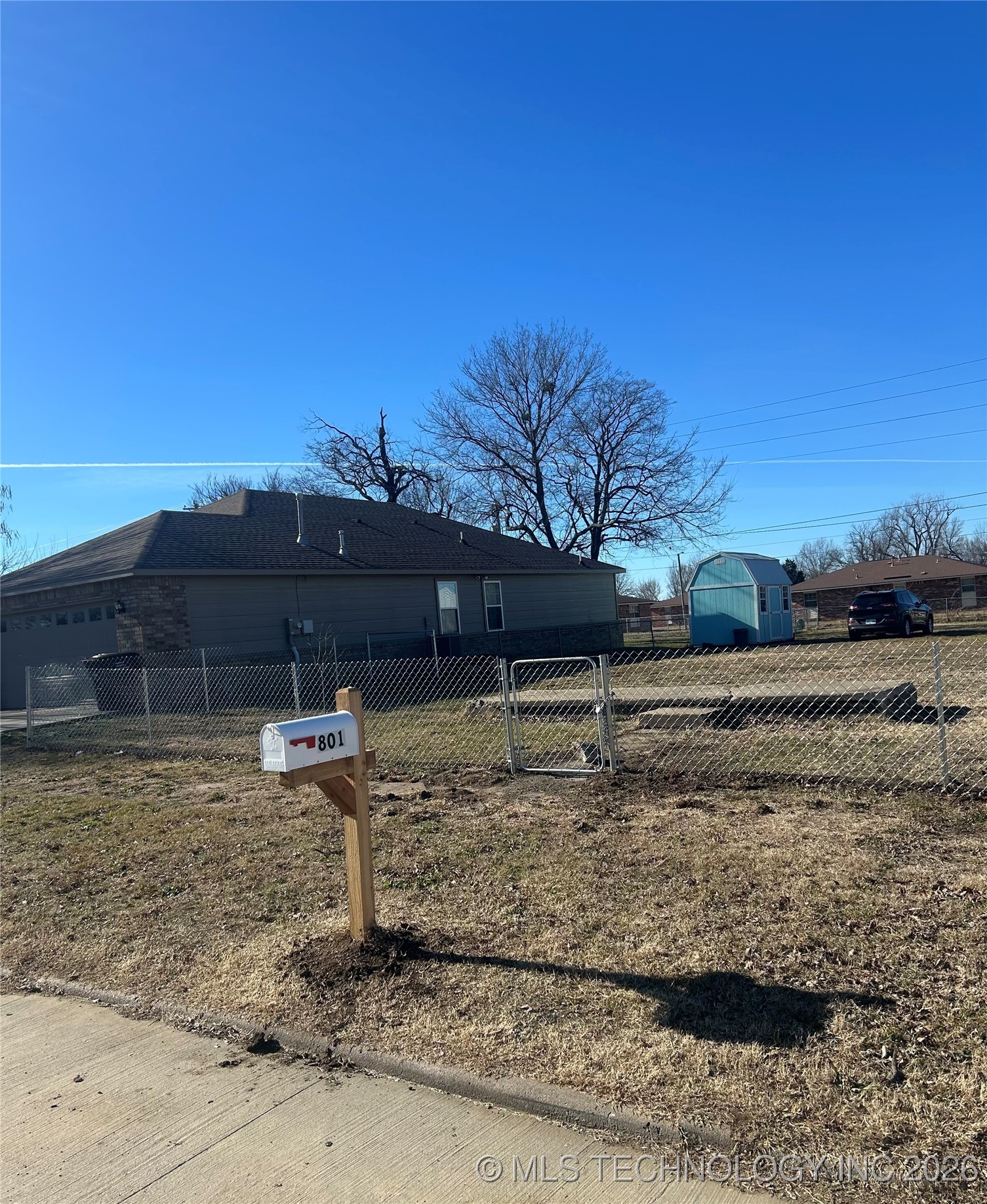 801 S Elm Property Photo 1
