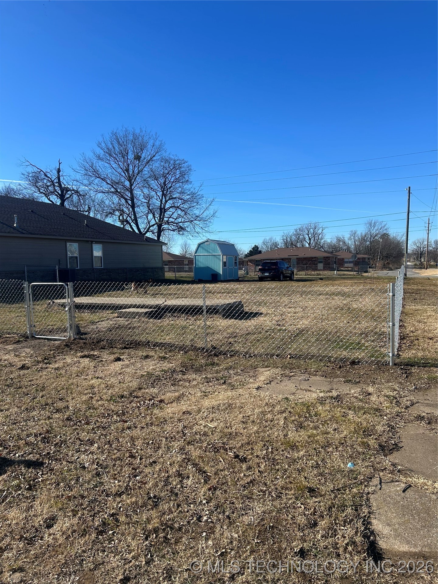 801 S Elm Property Photo 2