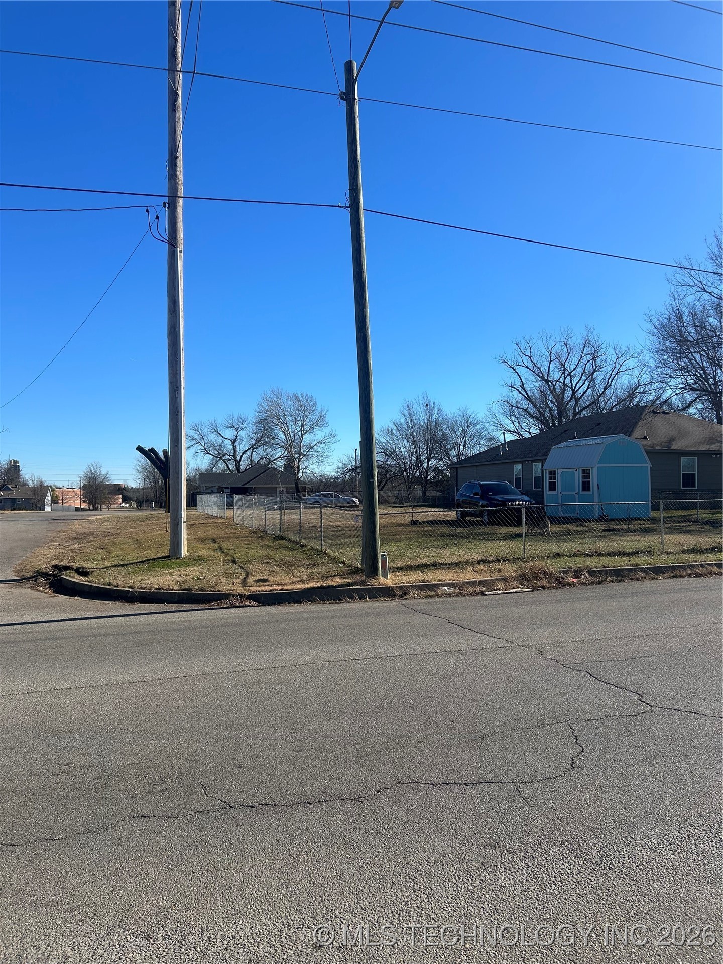 801 S Elm Property Photo 3