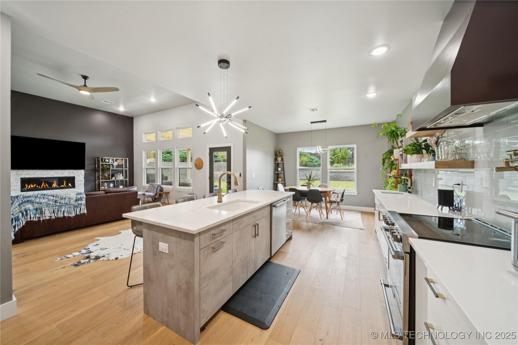 9248 E 80th Place Property Photo 5