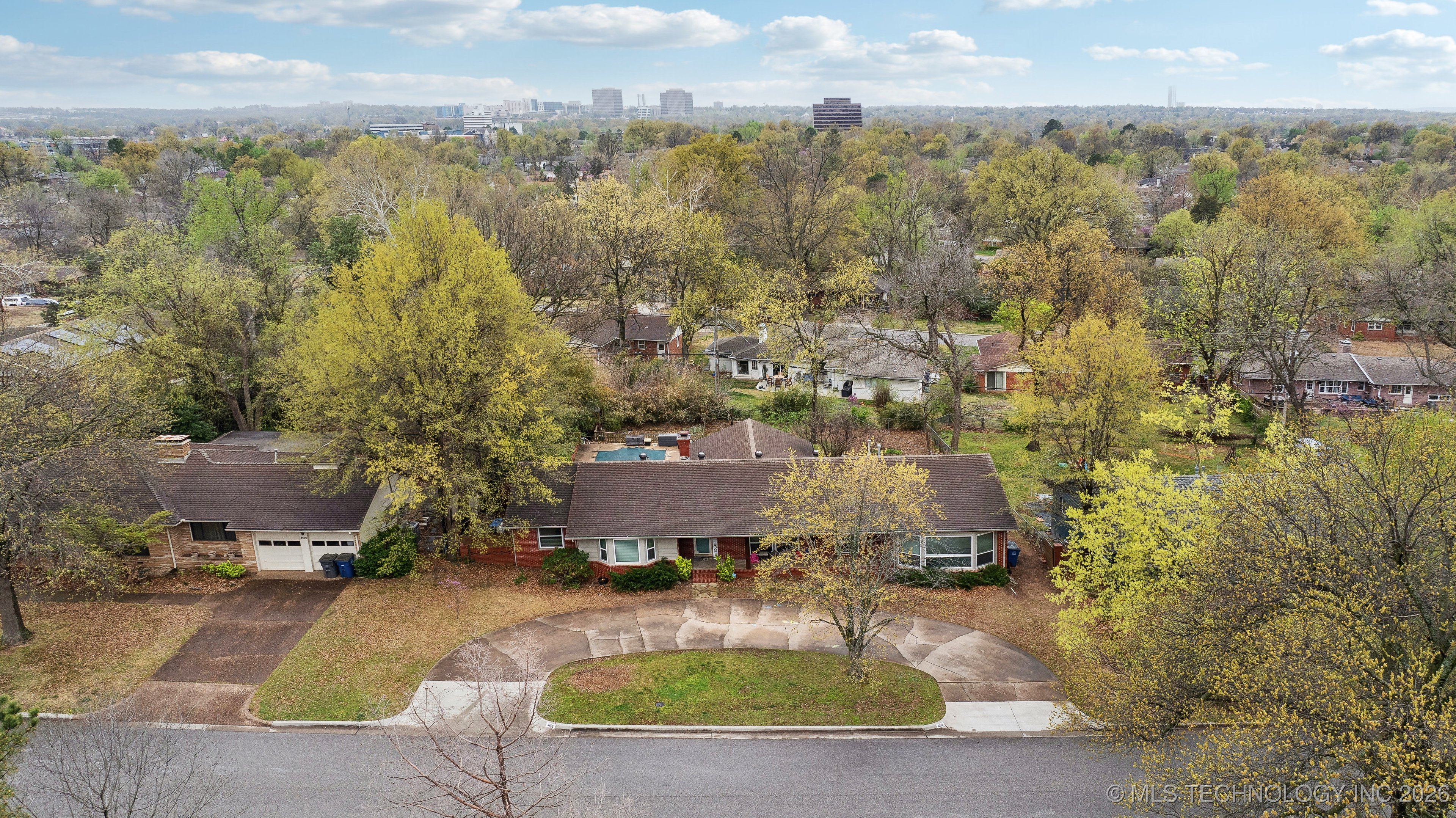 4156 E 43rd Street Property Photo 4