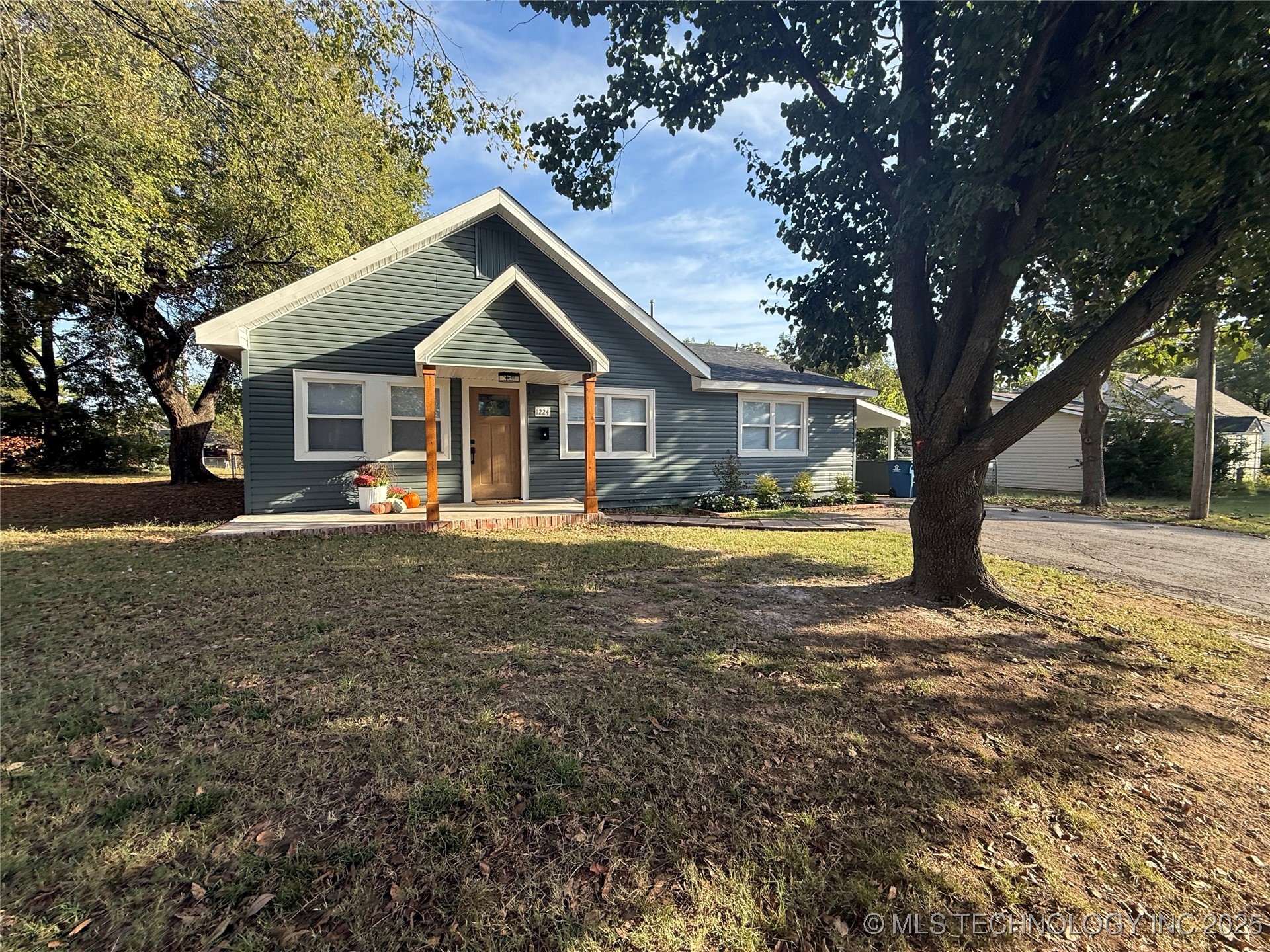 1224 E Cherry Property Photo 1