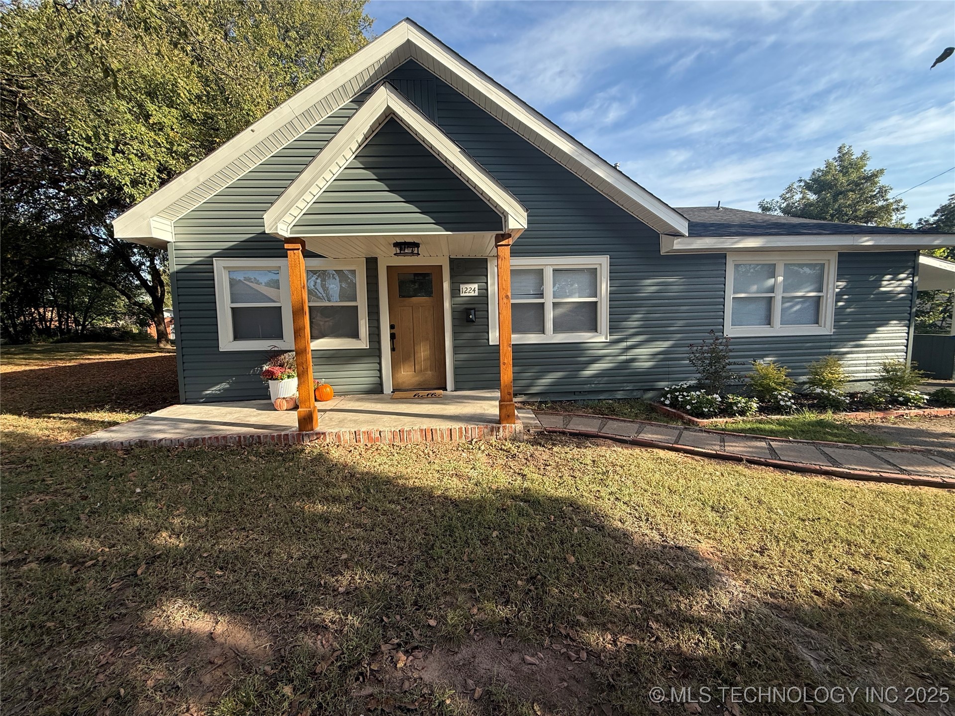 1224 E Cherry Property Photo 2