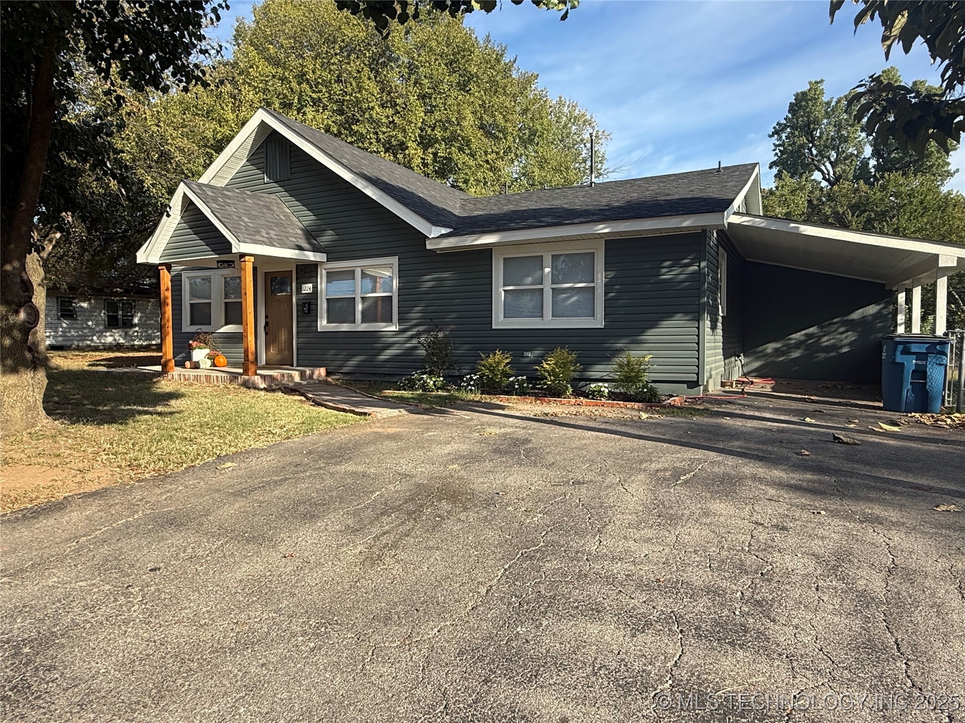 1224 E Cherry Property Photo 3