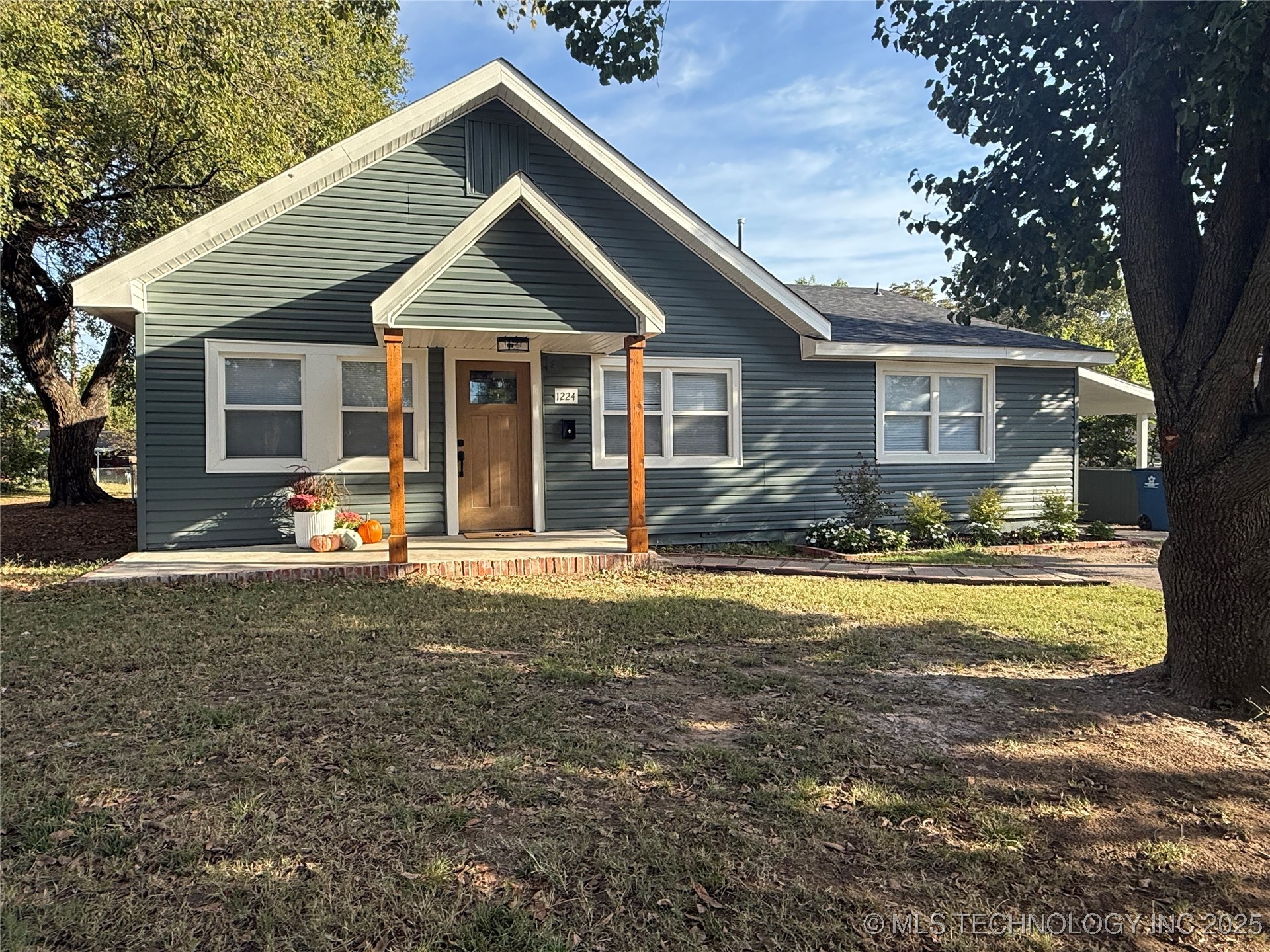 1224 E Cherry Property Photo 4