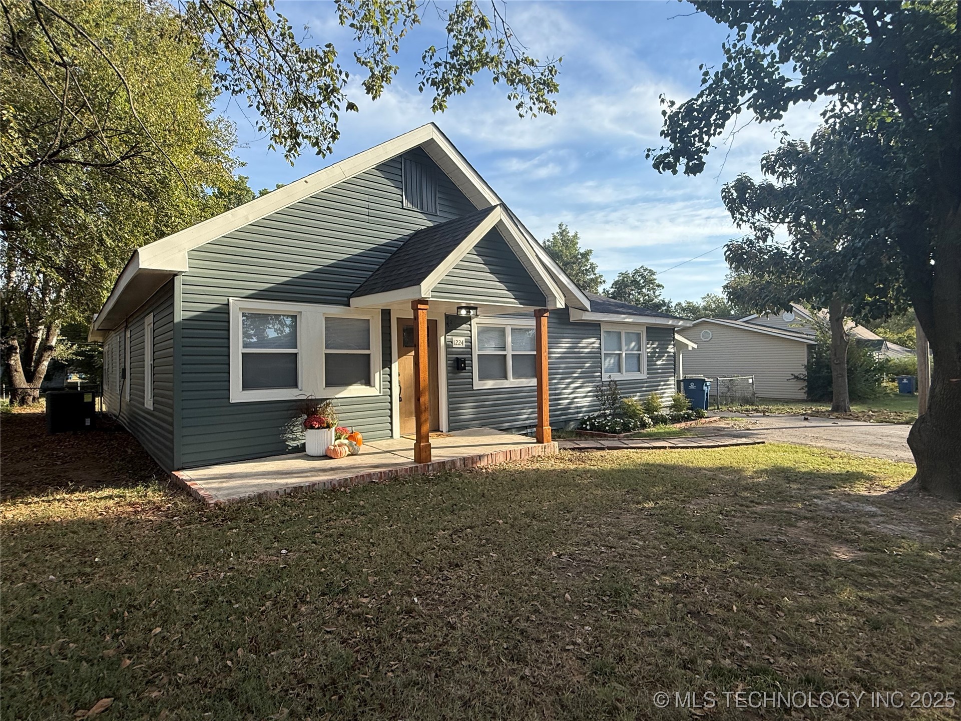 1224 E Cherry Property Photo 5