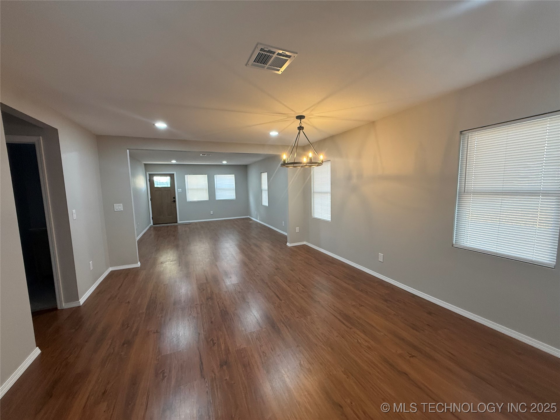 1224 E Cherry Property Photo 6