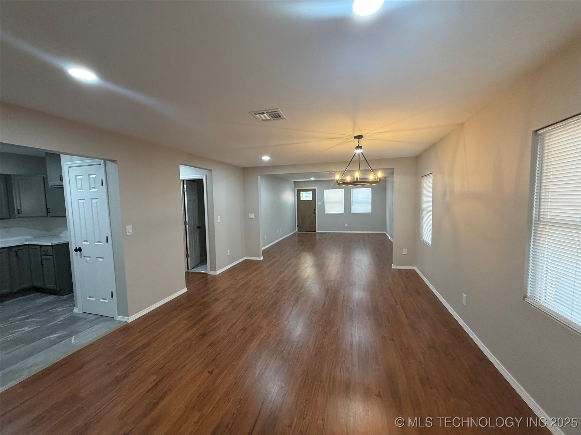 1224 E Cherry Property Photo 8