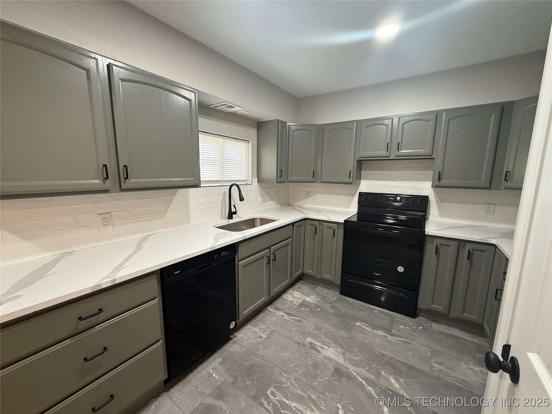 1224 E Cherry Property Photo 11