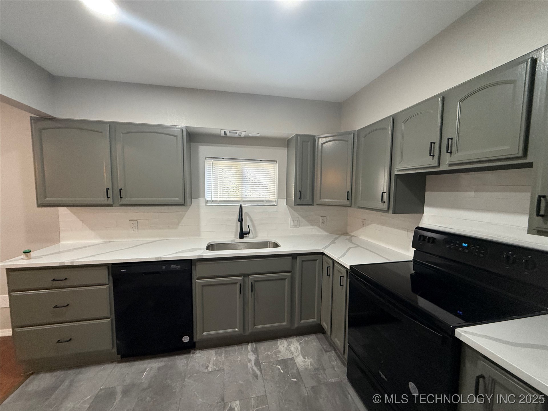 1224 E Cherry Property Photo 13