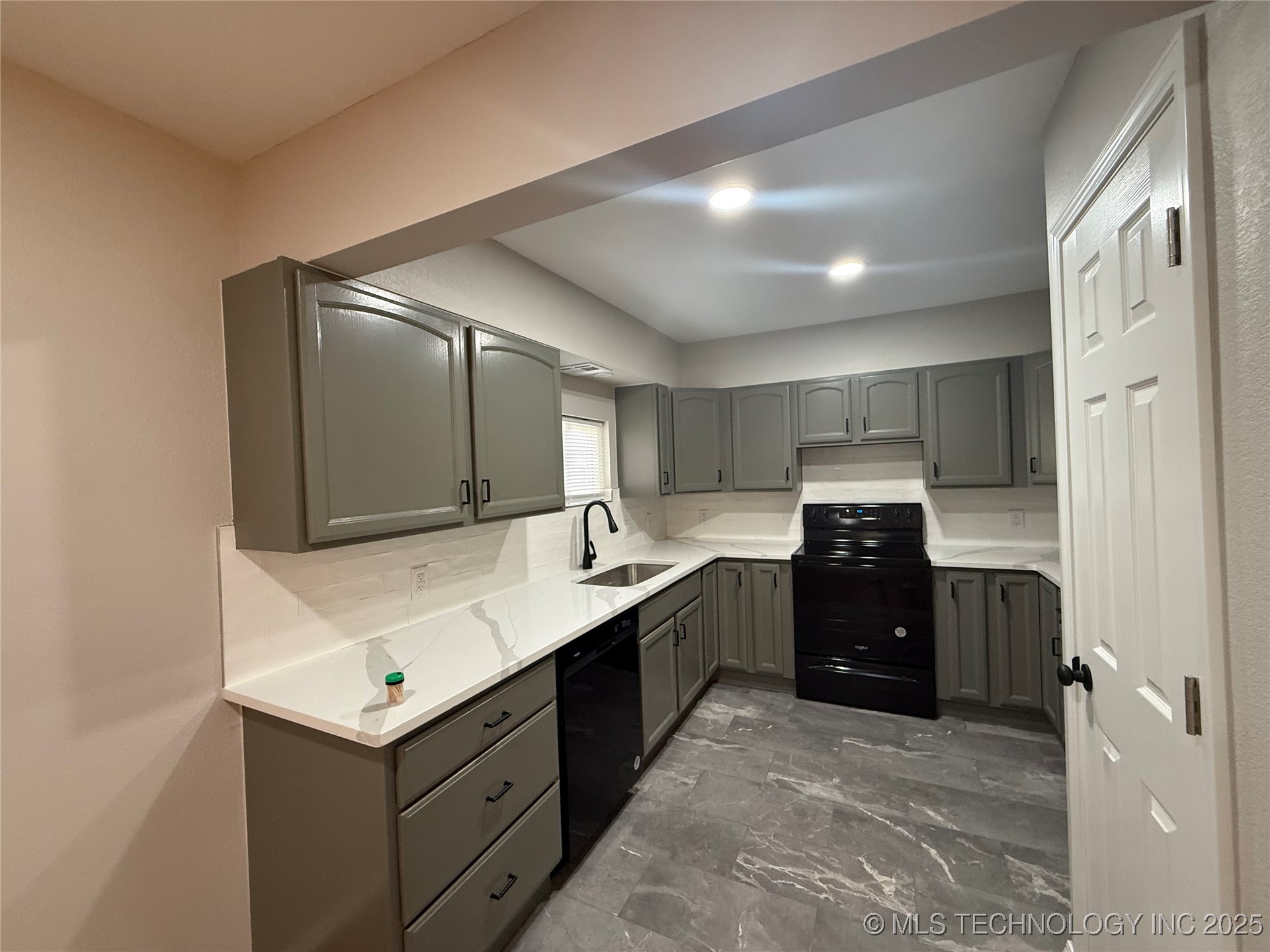 1224 E Cherry Property Photo 14