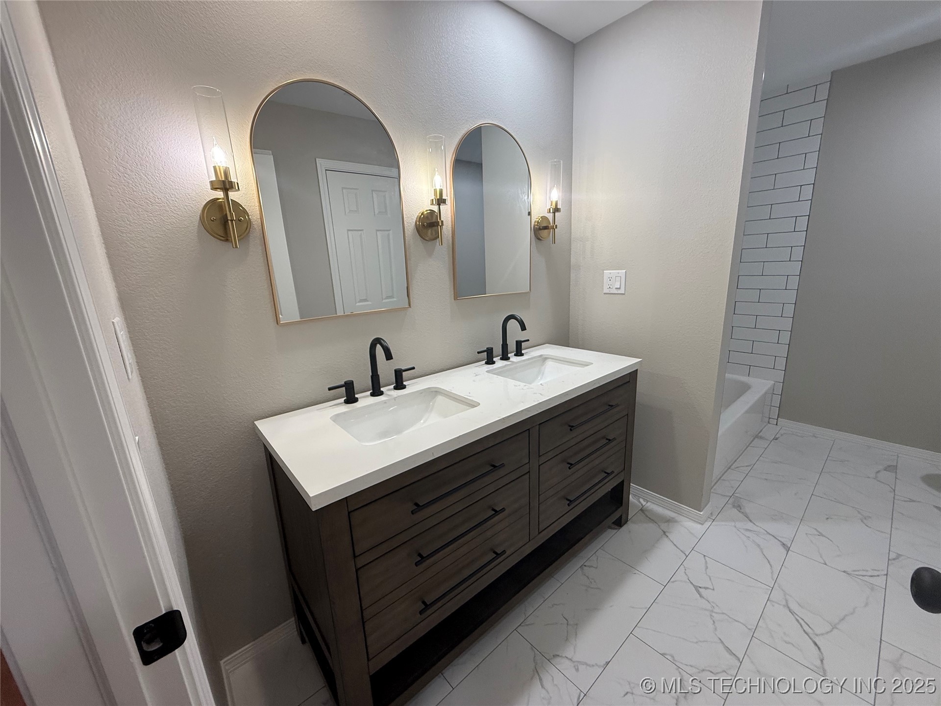 1224 E Cherry Property Photo 17